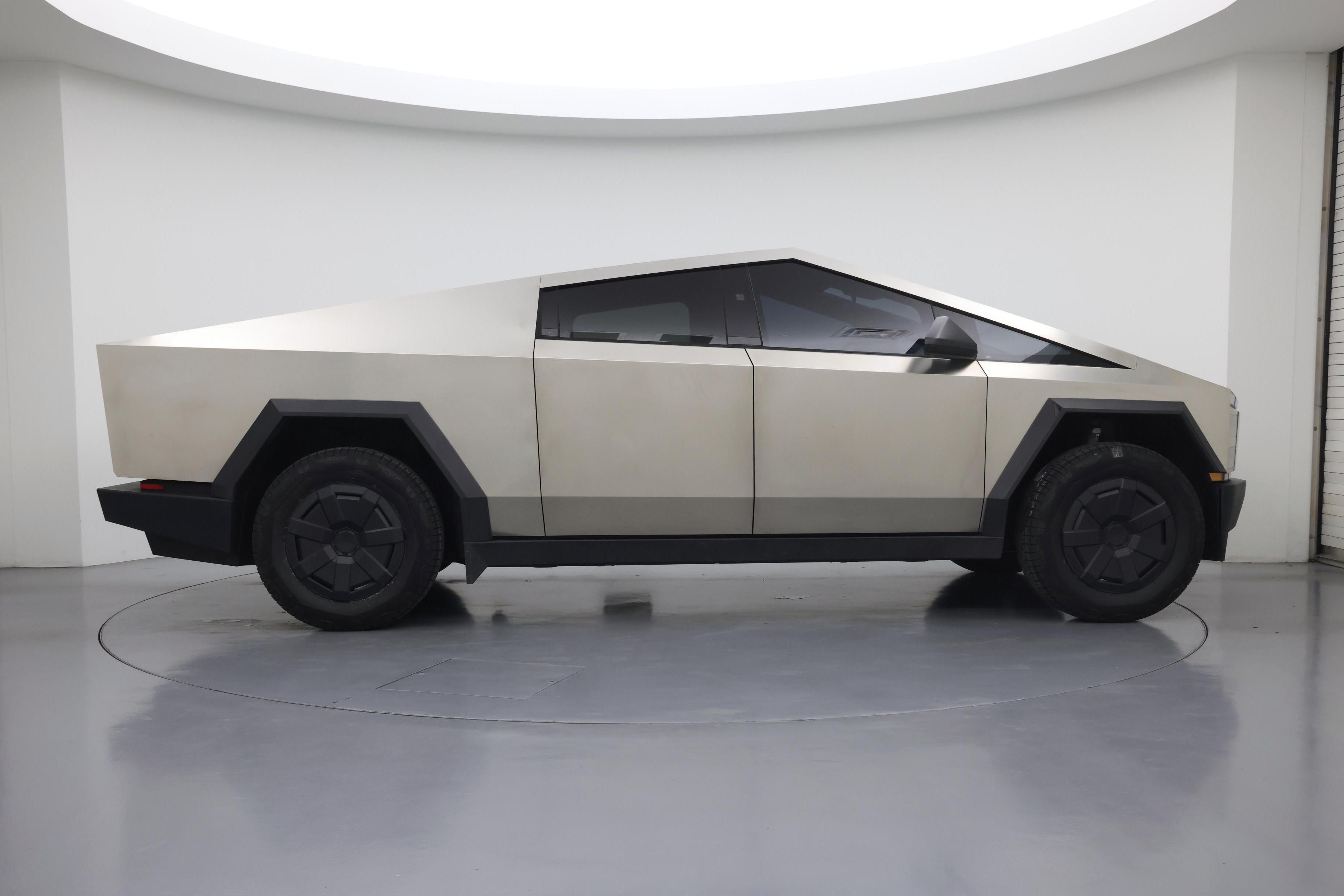 Thumbnail: 2025 Tesla Cybertruck - 7