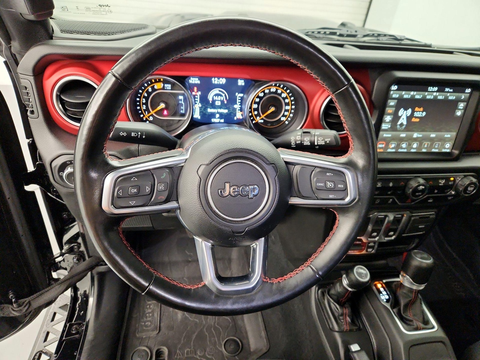 2023 Jeep Wrangler 2-Door Rubicon - Photo 11