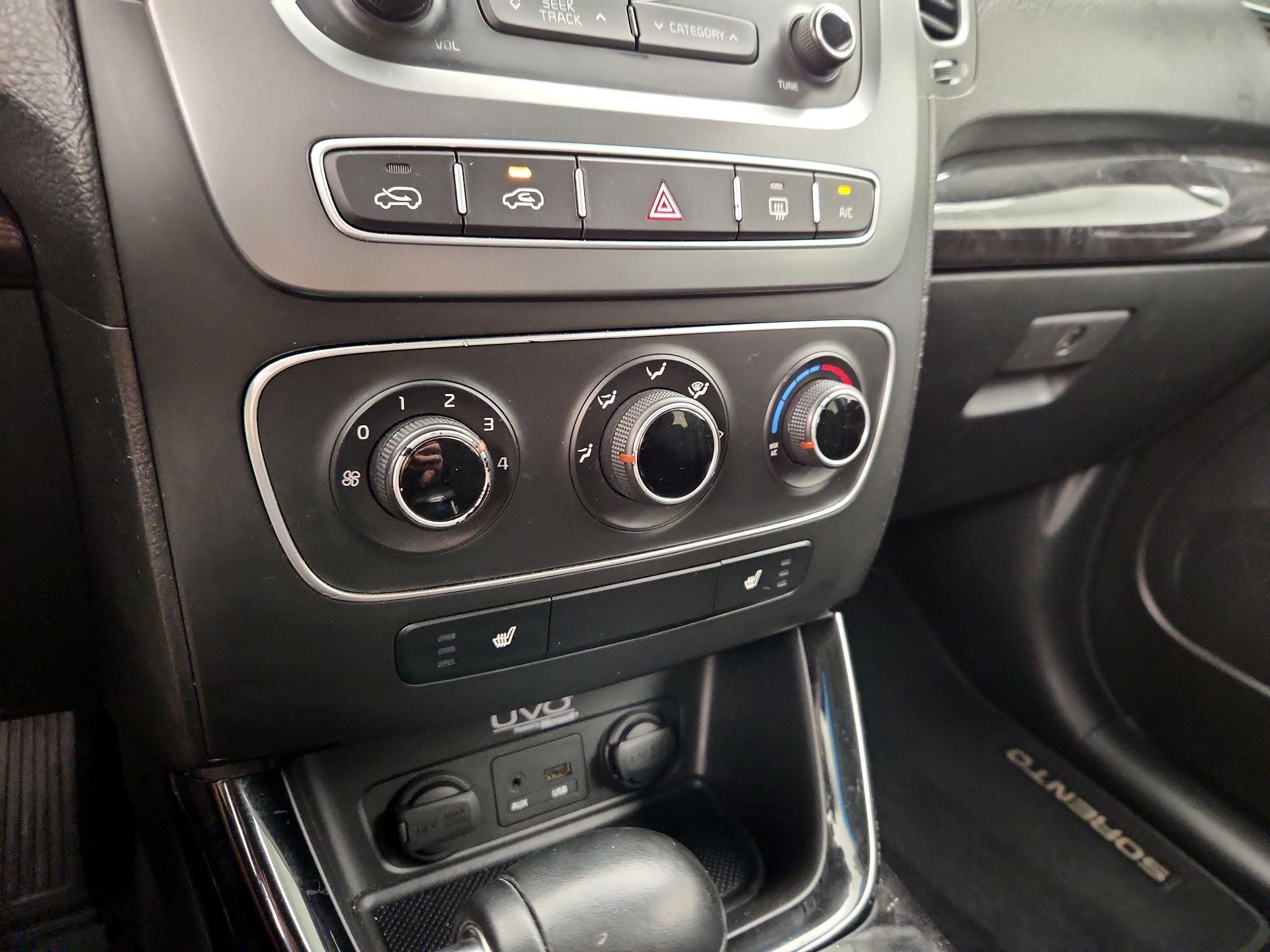 Thumbnail: 2015 Kia Sorento - 16