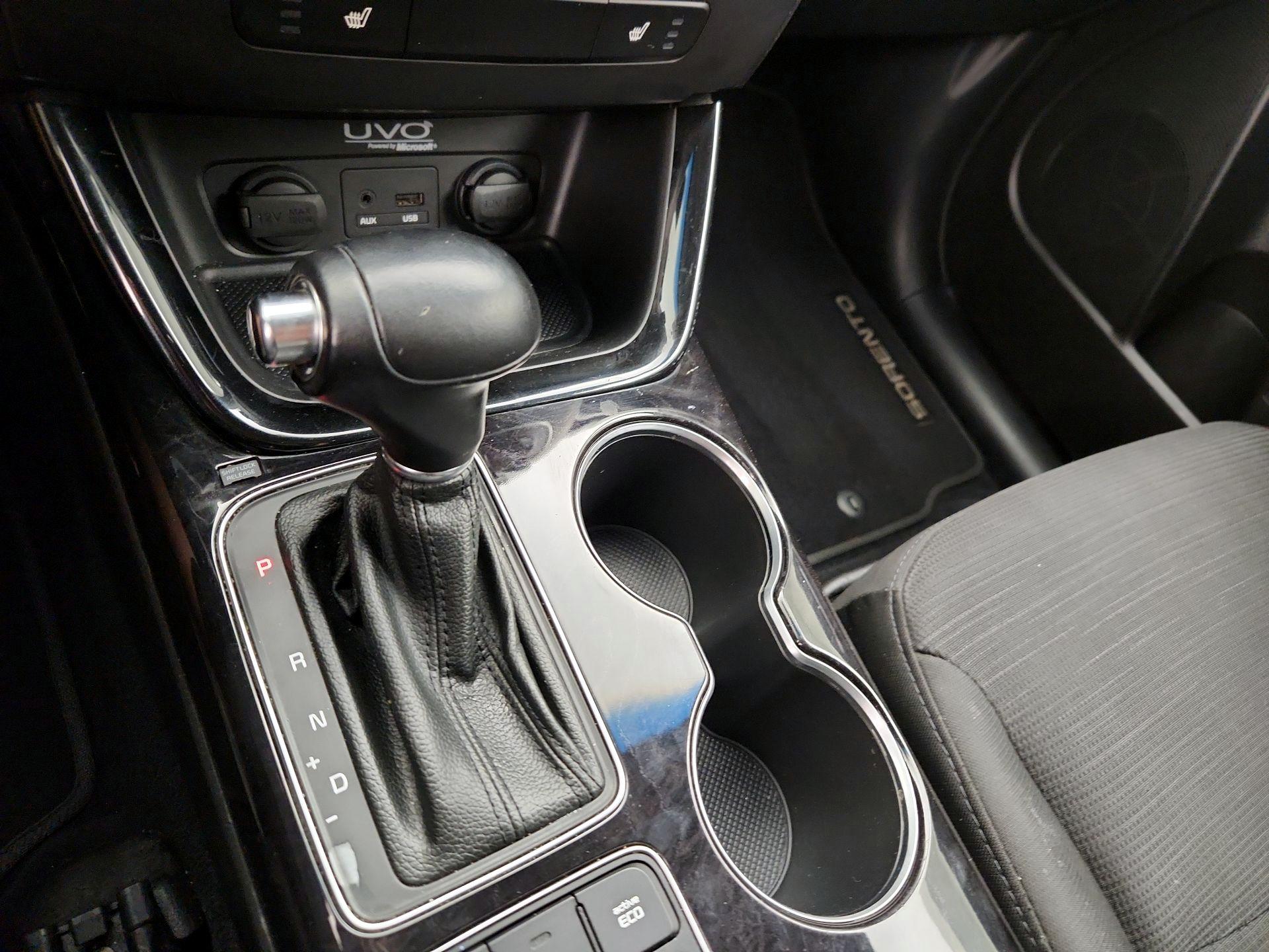 Thumbnail: 2015 Kia Sorento - 17