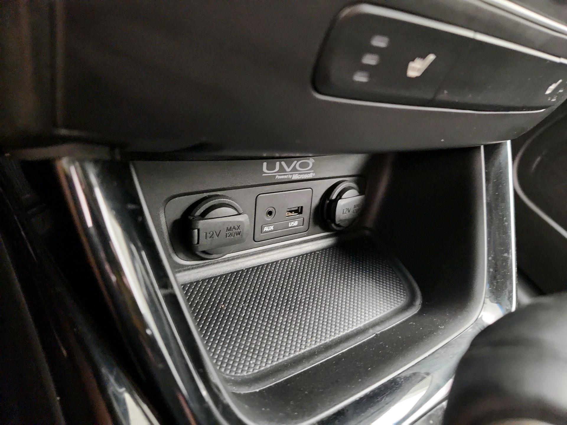 Thumbnail: 2015 Kia Sorento - 18