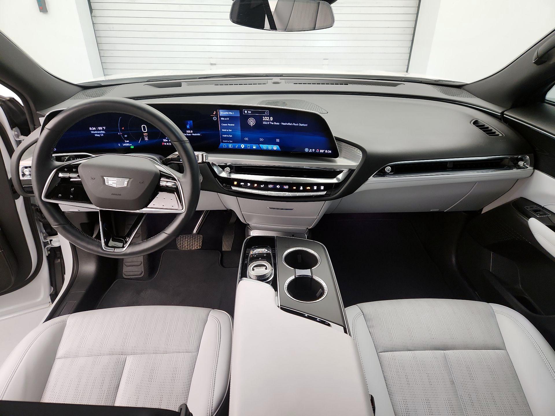 Thumbnail: 2024 Cadillac Lyriq - 9