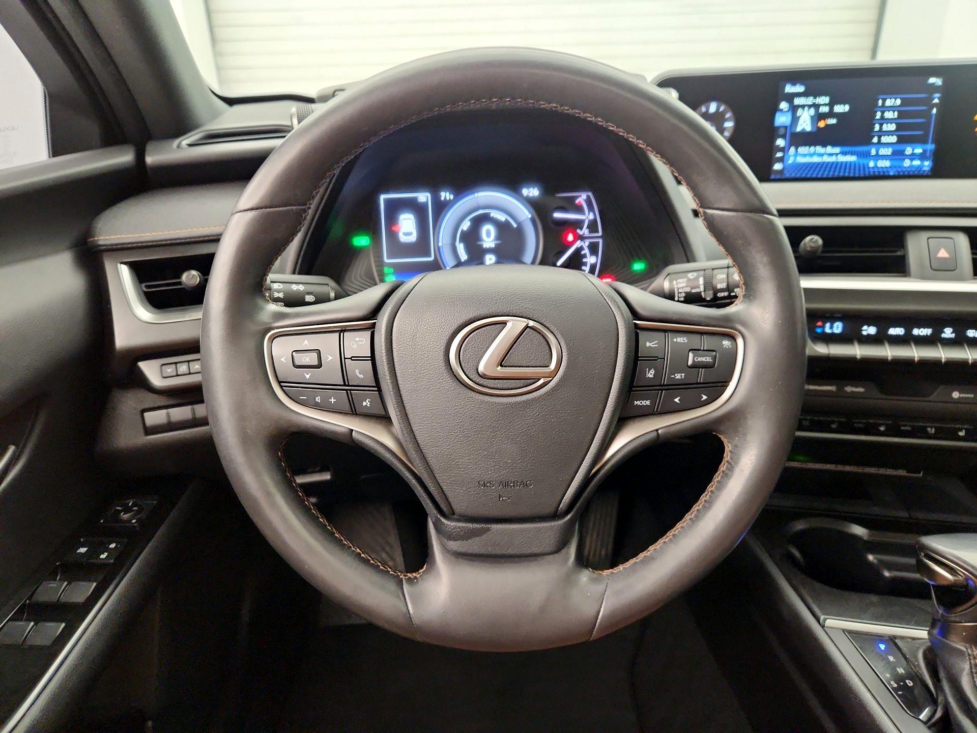 Thumbnail: 2022 Lexus UX - 10
