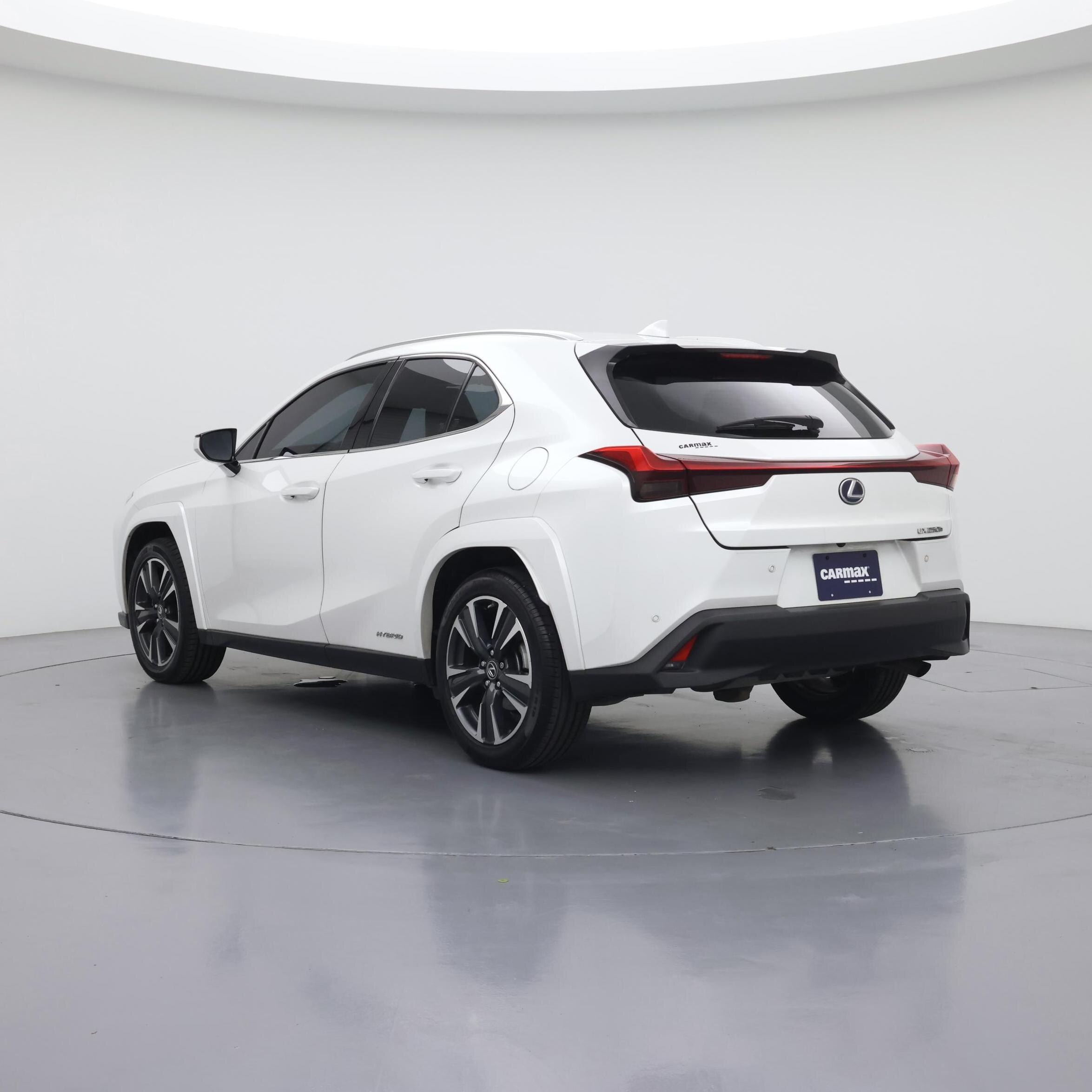 Thumbnail: 2022 Lexus UX - 2