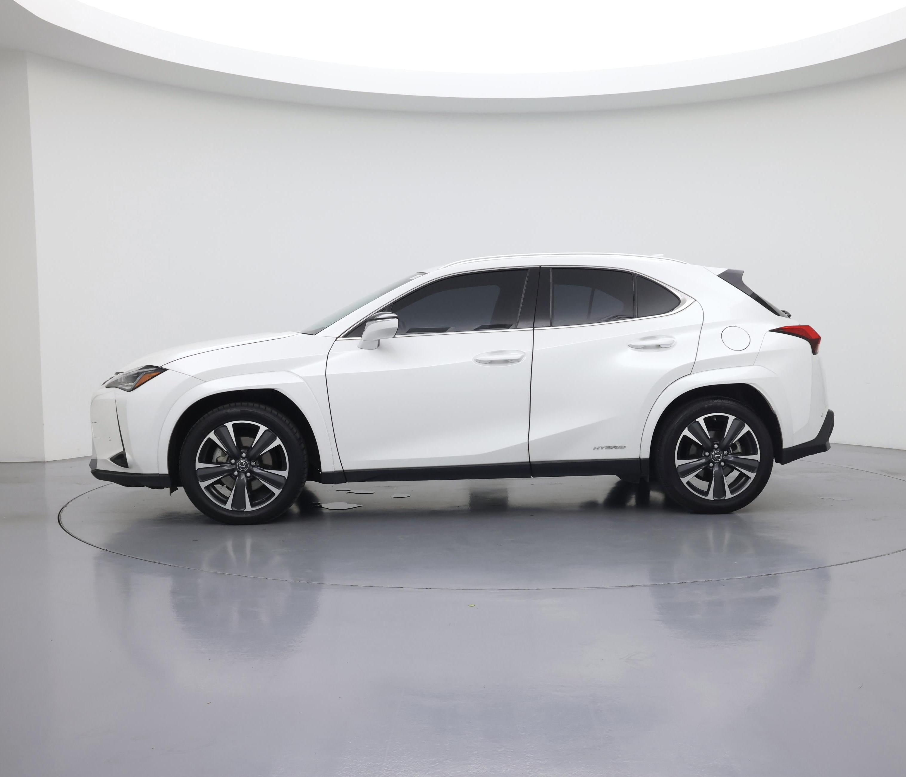 Thumbnail: 2022 Lexus UX - 3