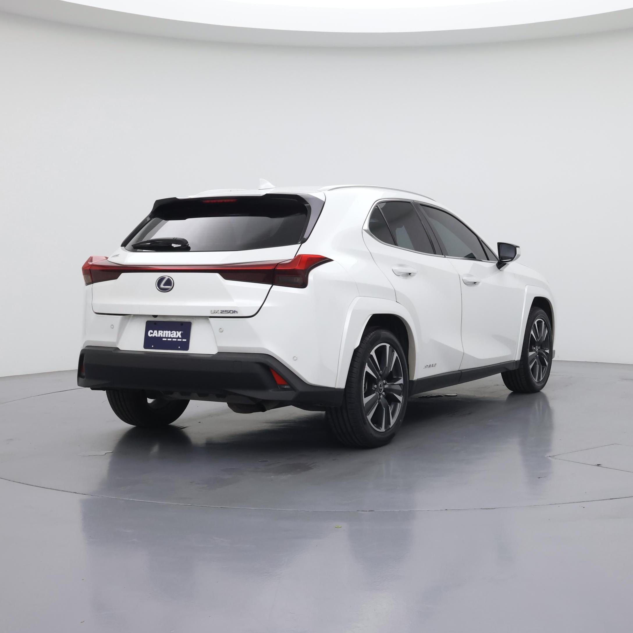 Thumbnail: 2022 Lexus UX - 8