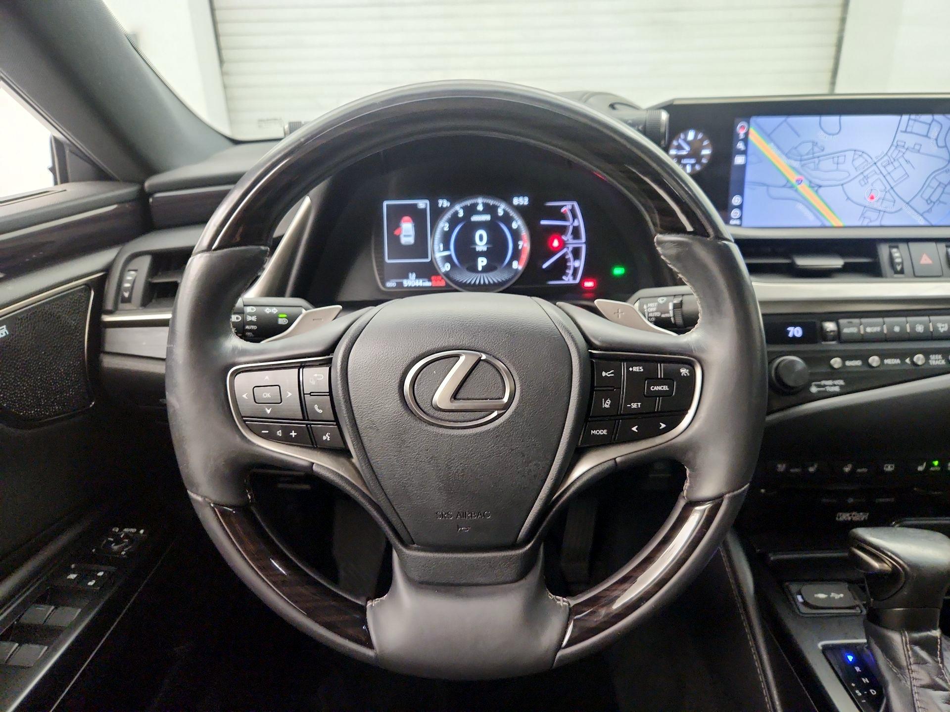 Thumbnail: 2020 Lexus ES - 10