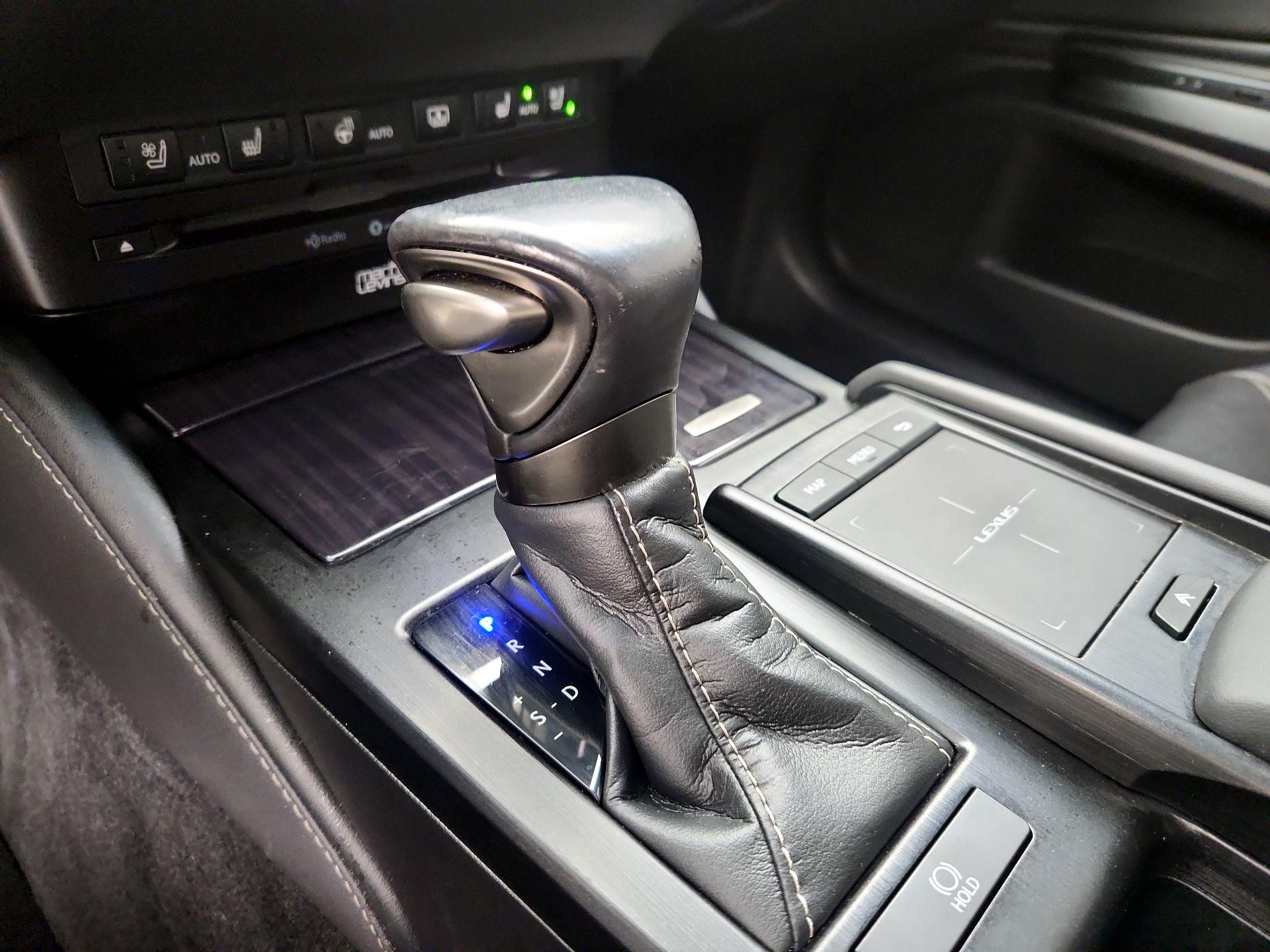 Thumbnail: 2020 Lexus ES - 17