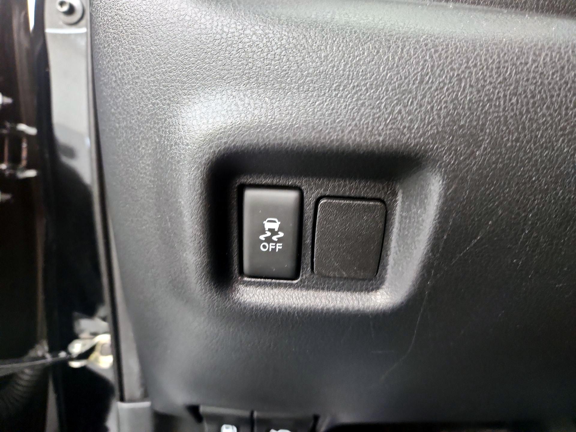 Thumbnail: 2017 Nissan Versa Note - 13