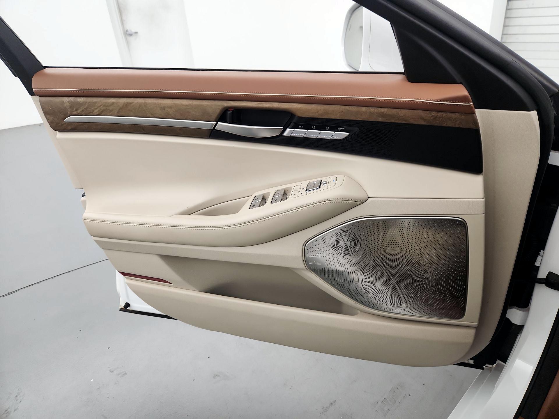 Thumbnail: 2021 Genesis G90 - 12