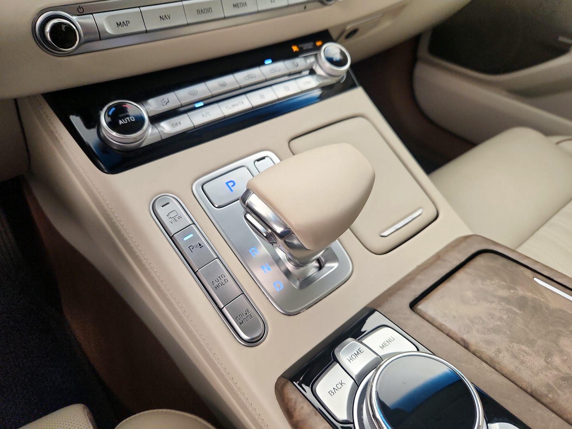Thumbnail: 2021 Genesis G90 - 18
