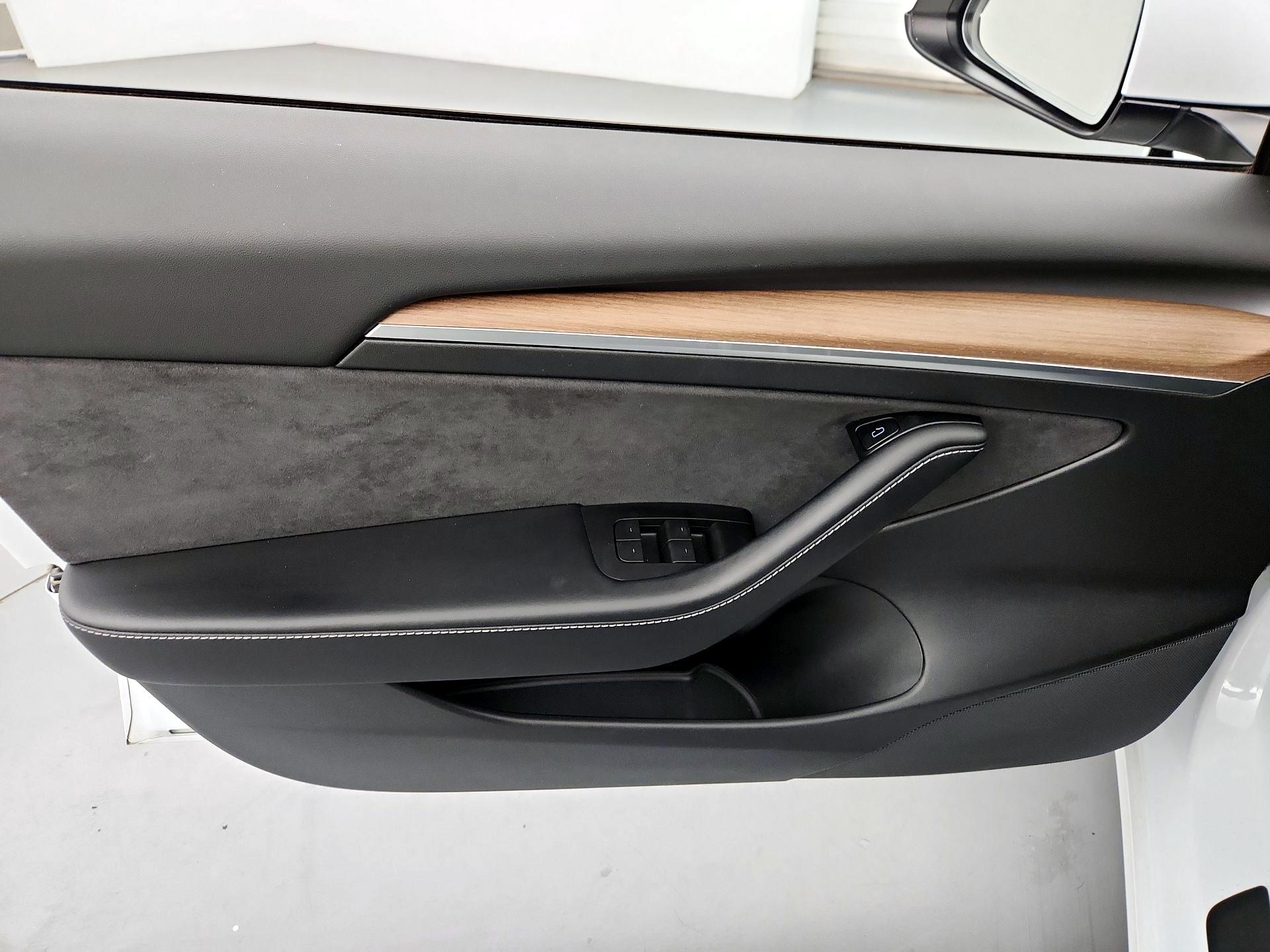 Thumbnail: 2021 Tesla Model 3 - 12