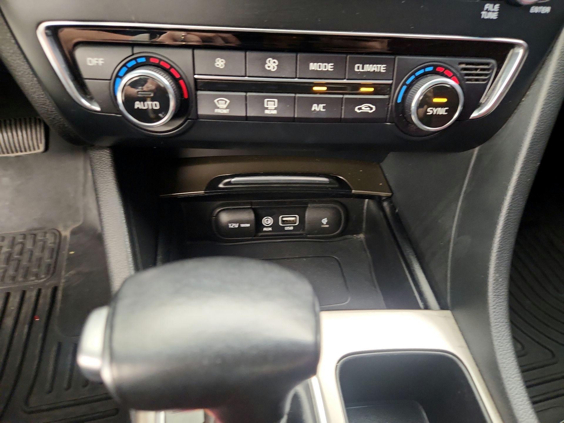 Thumbnail: 2020 Kia Optima - 17