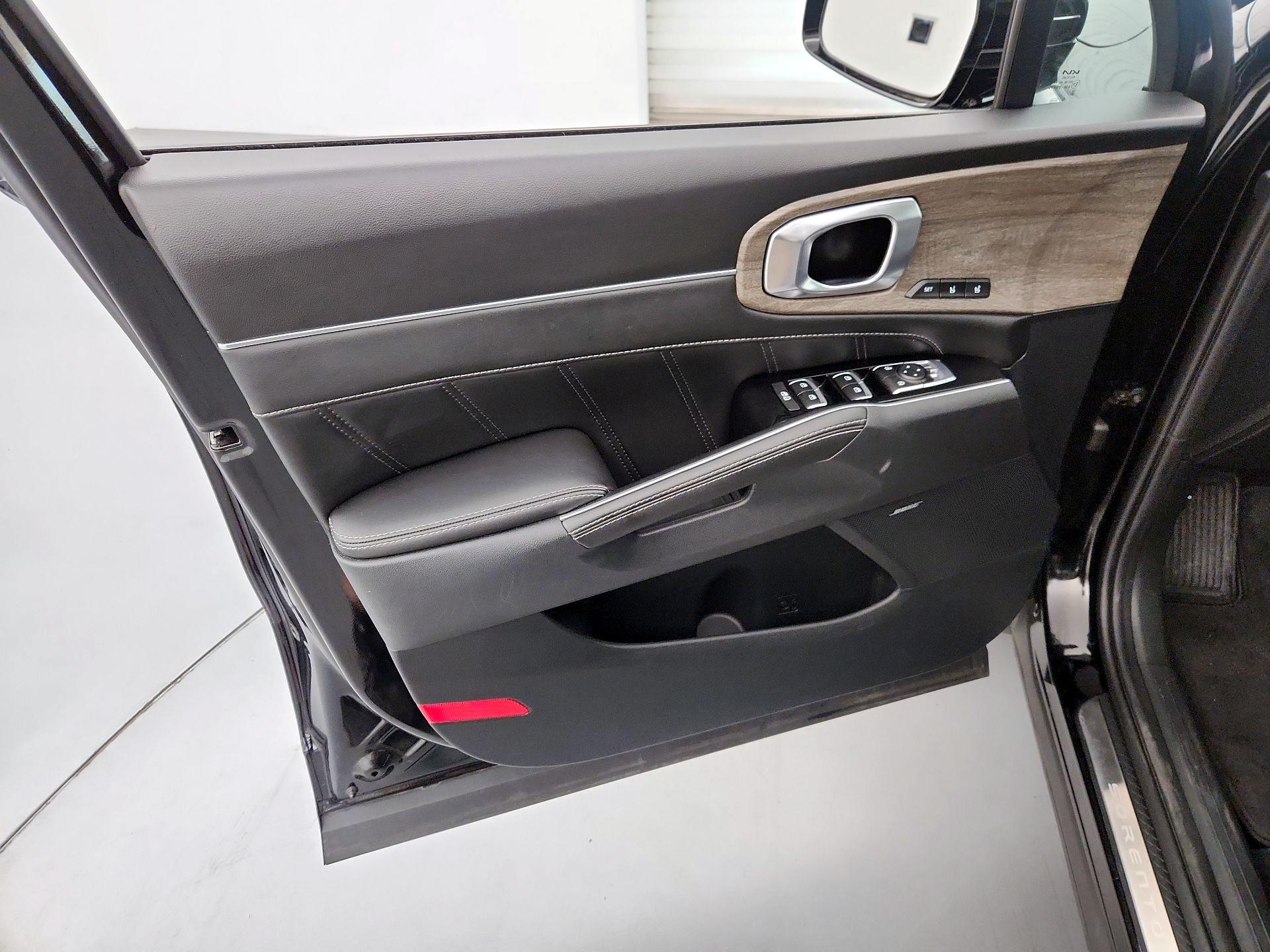 Thumbnail: 2023 Kia Sorento - 12