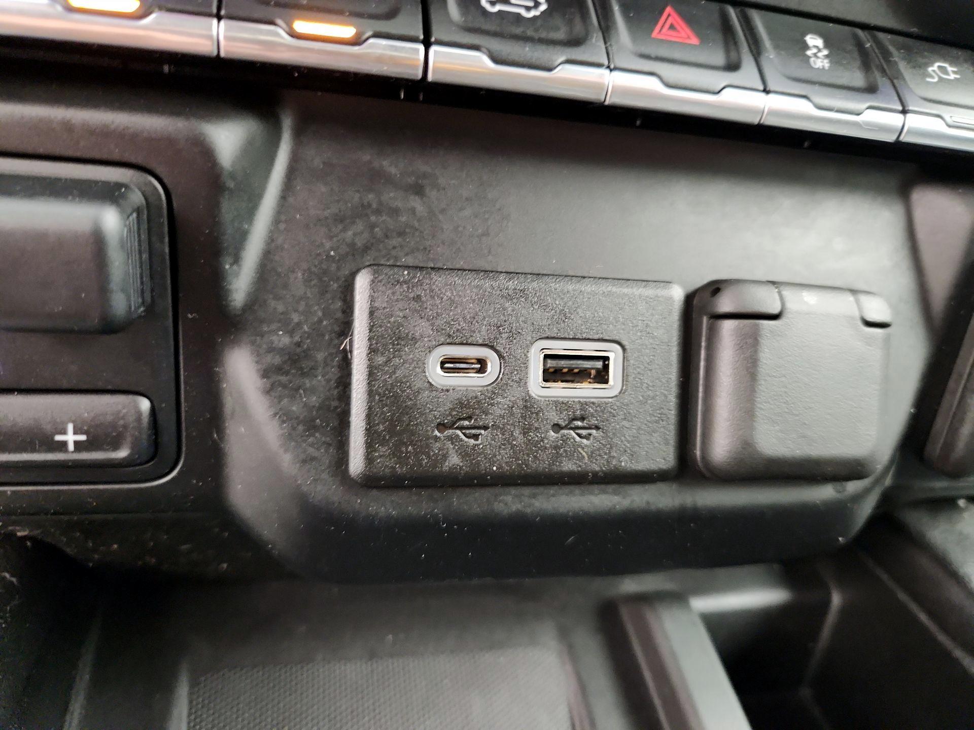 Thumbnail: 2020 Chevrolet Silverado 3500 - 18