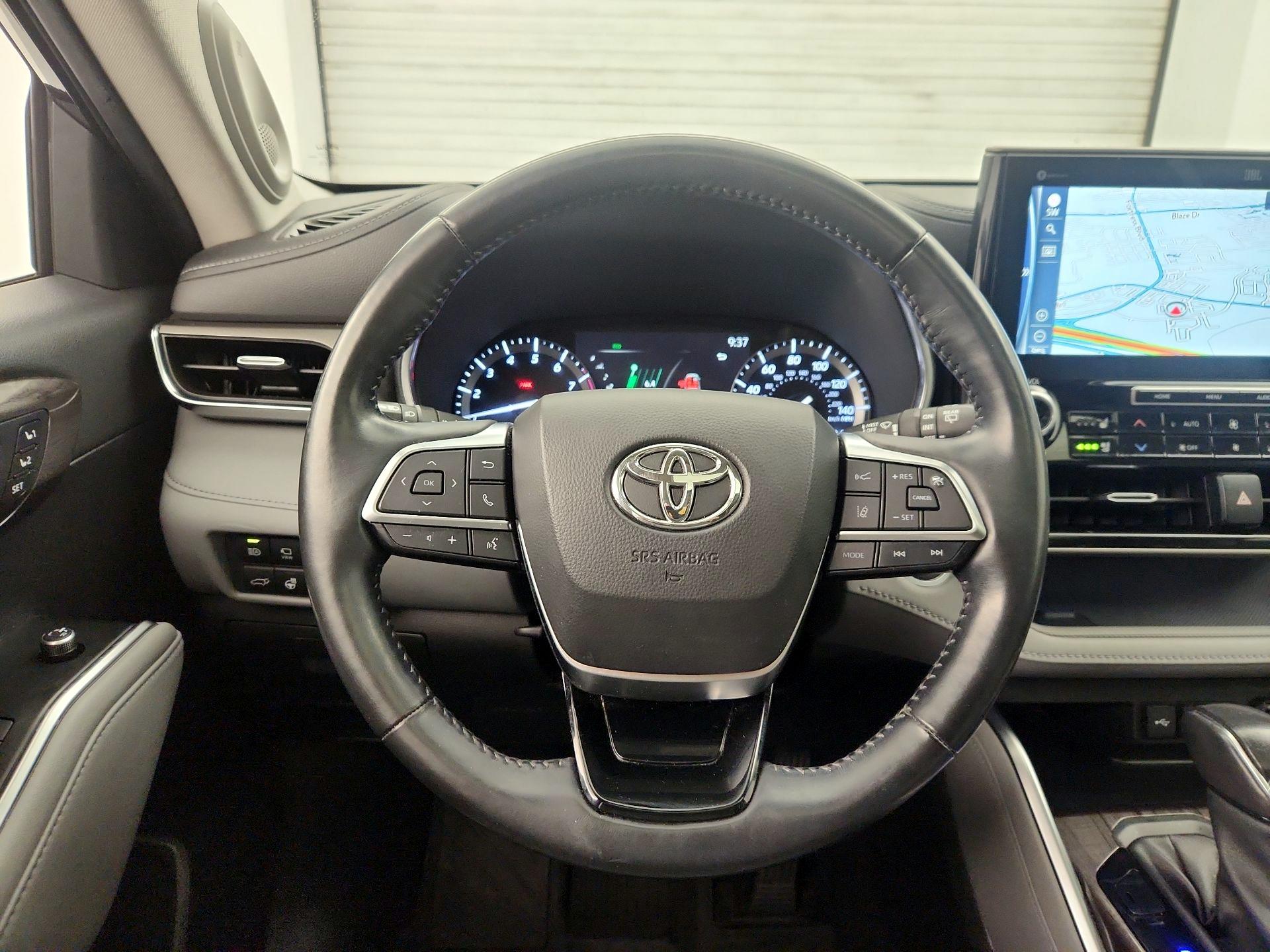 Thumbnail: 2021 Toyota Highlander - 10
