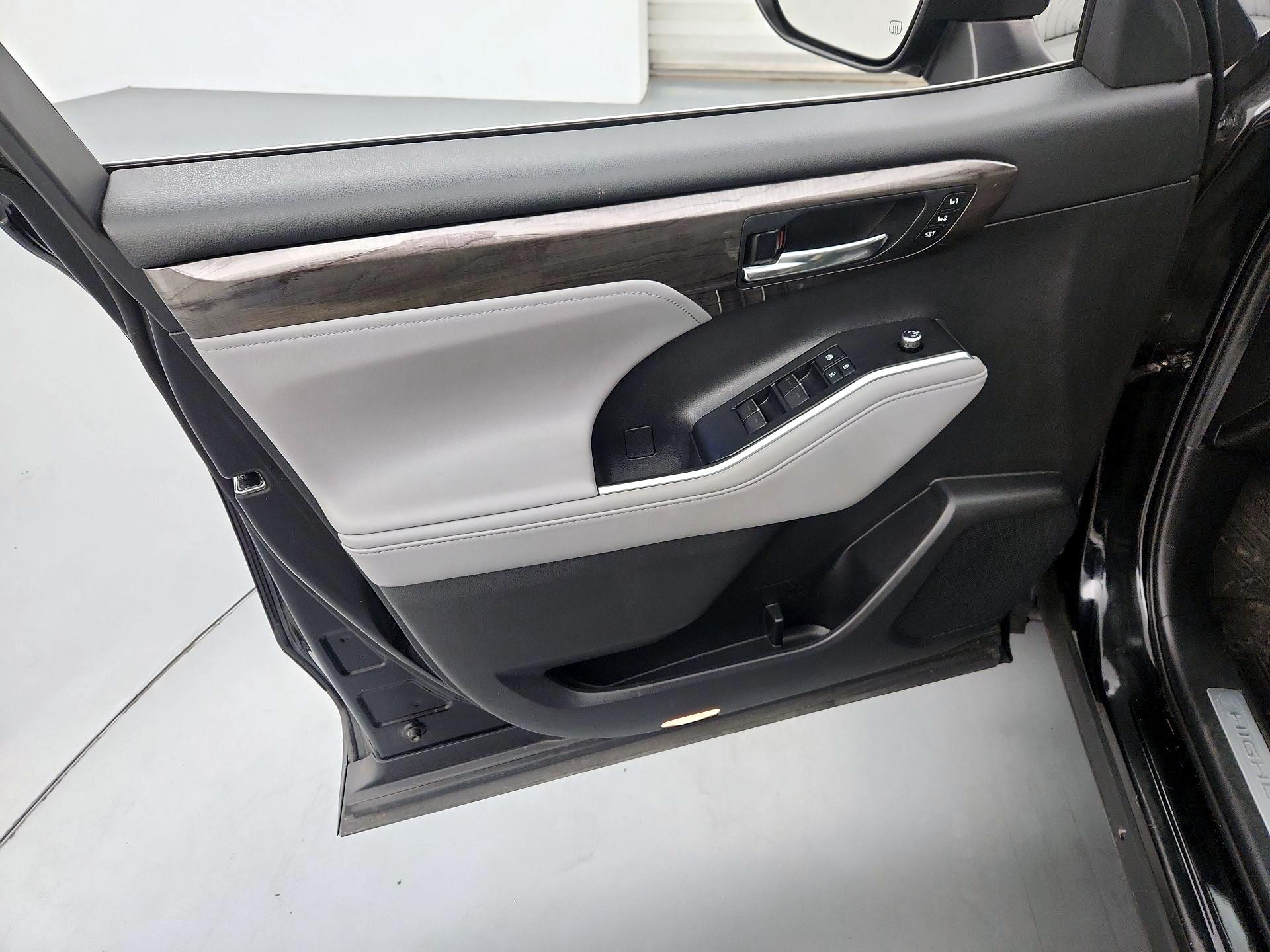 Thumbnail: 2021 Toyota Highlander - 12