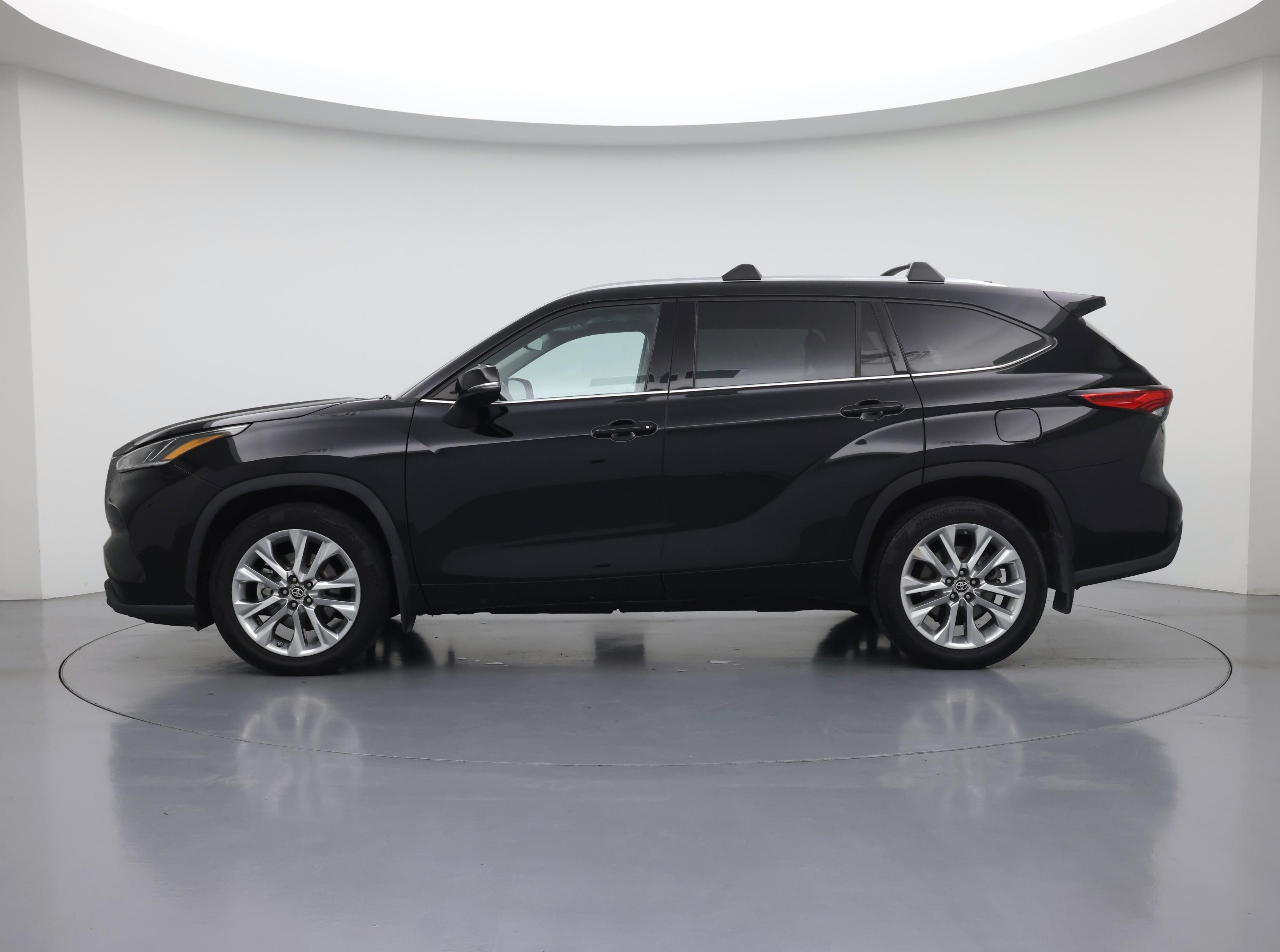Thumbnail: 2021 Toyota Highlander - 3