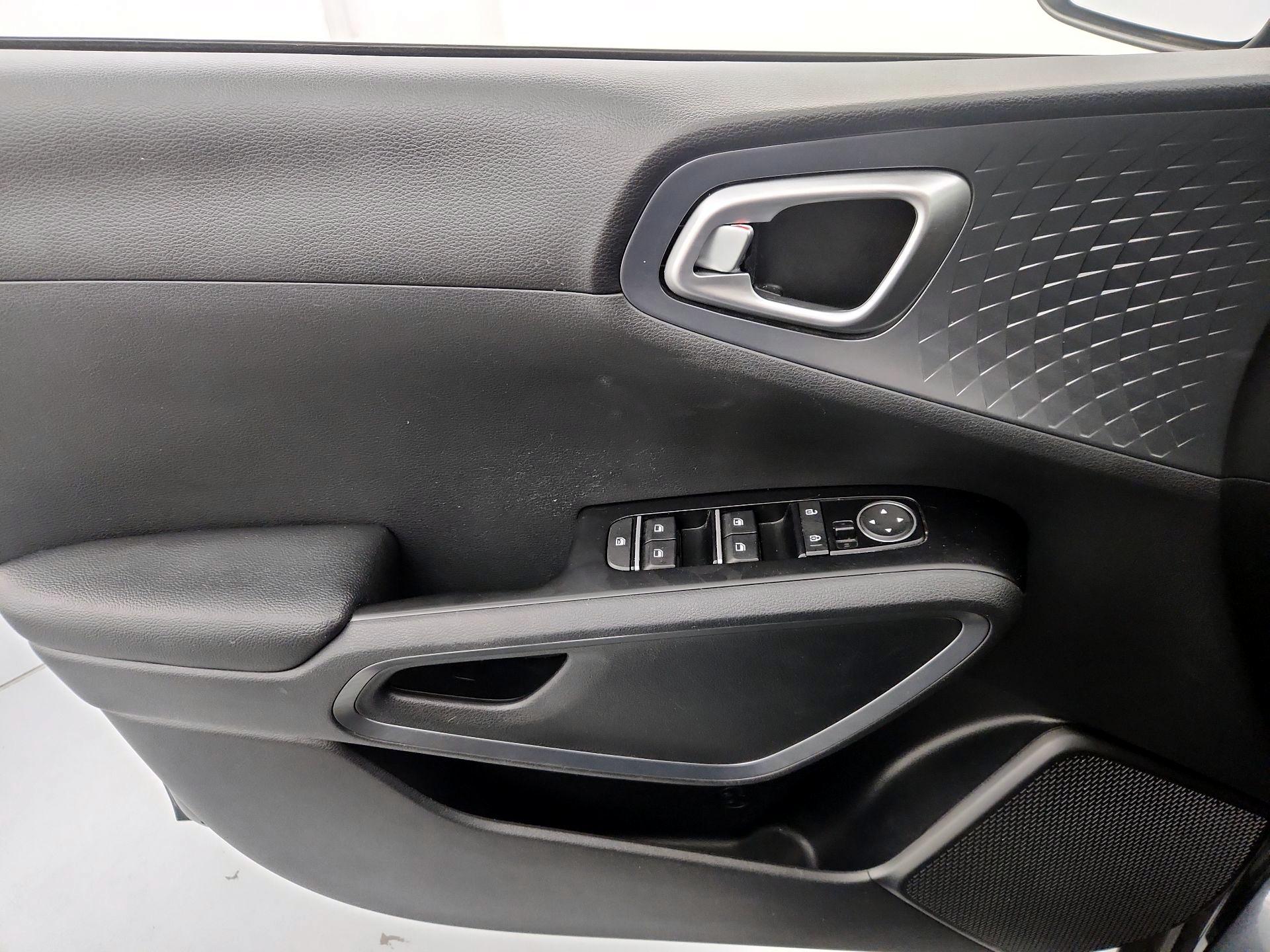 Thumbnail: 2020 Kia Soul - 12