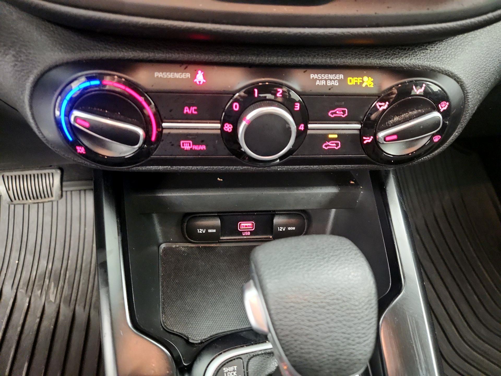 Thumbnail: 2020 Kia Soul - 16