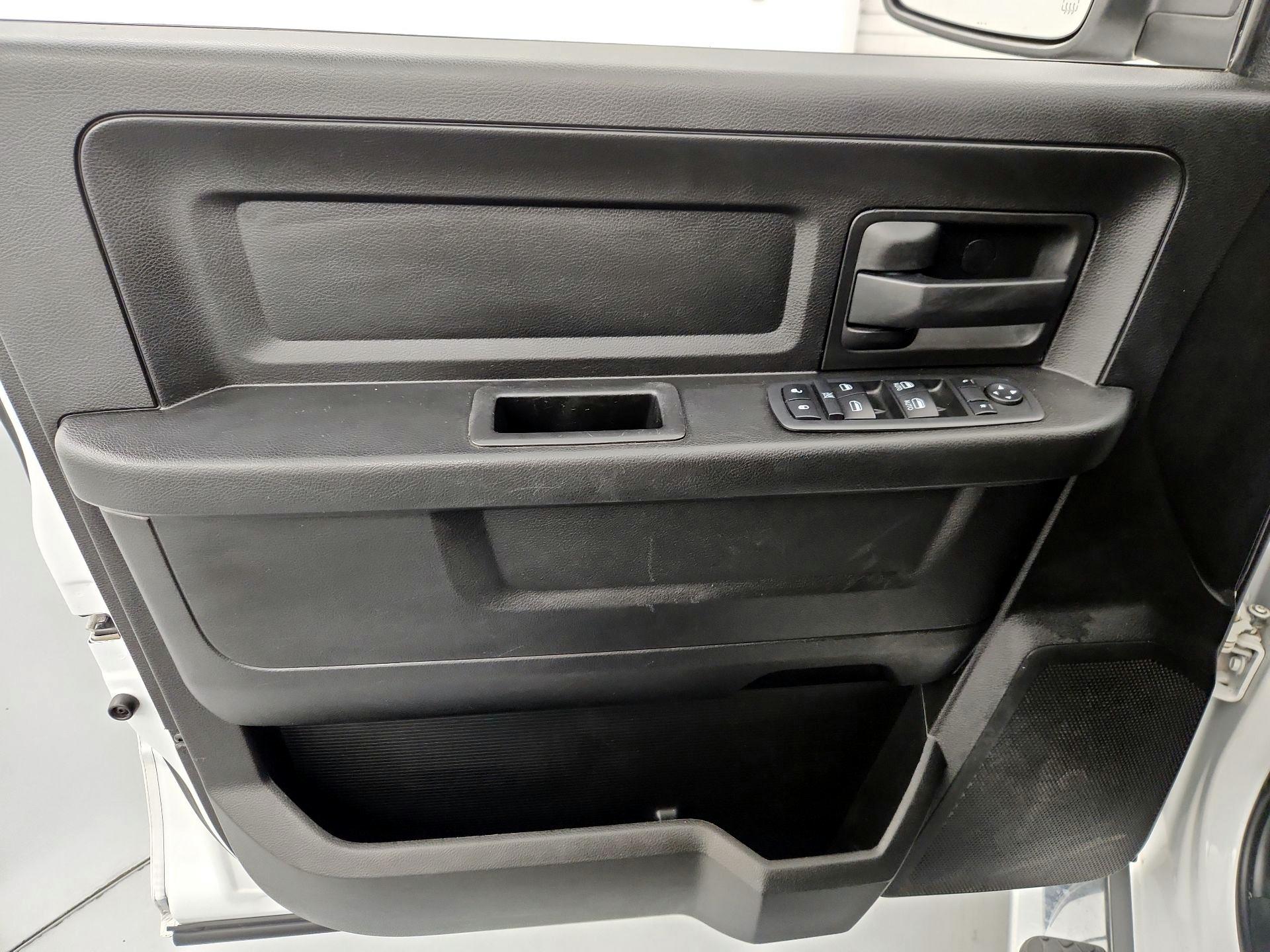 Thumbnail: 2019 RAM 1500 Classic - 12