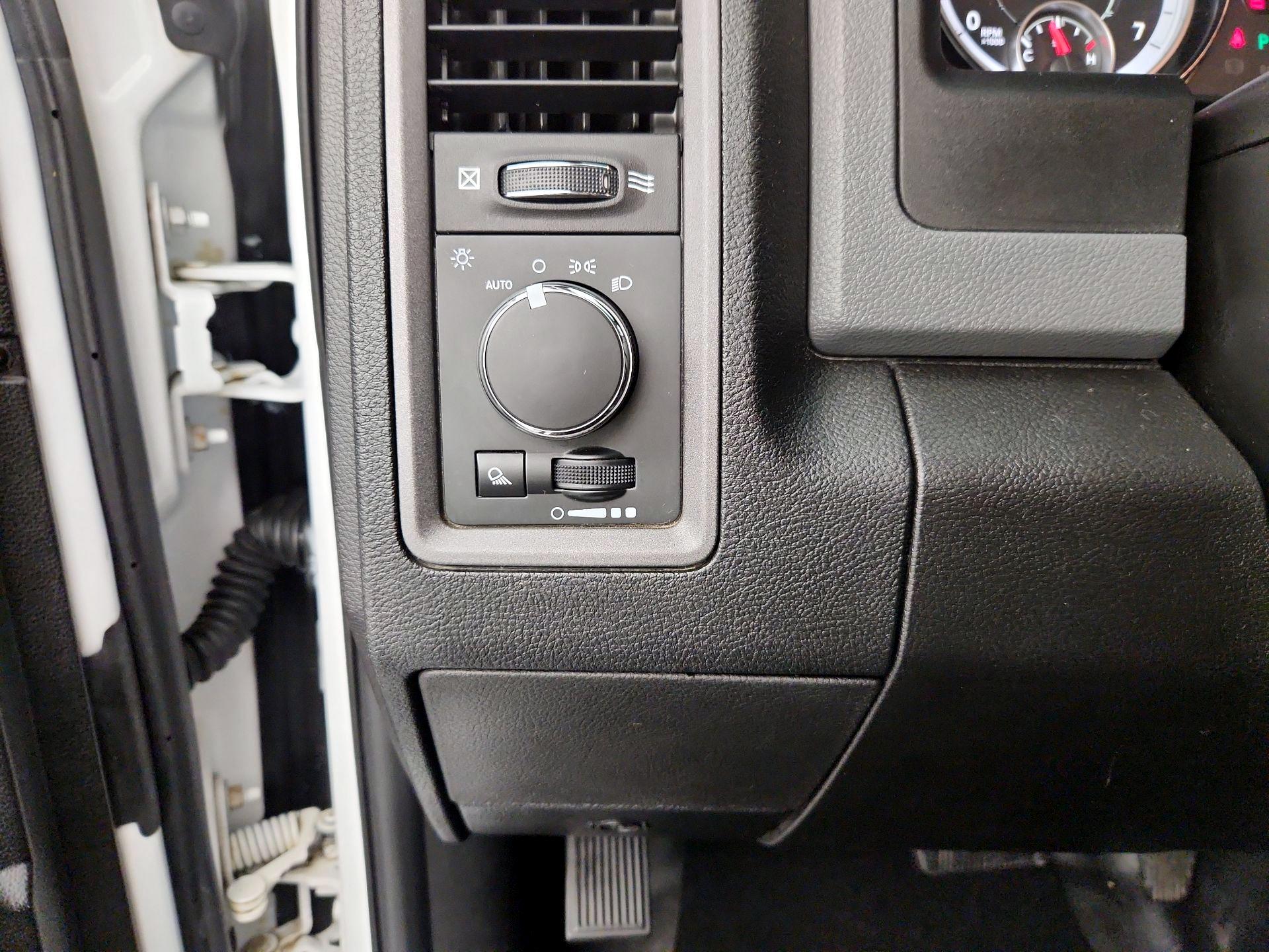 Thumbnail: 2019 RAM 1500 Classic - 13