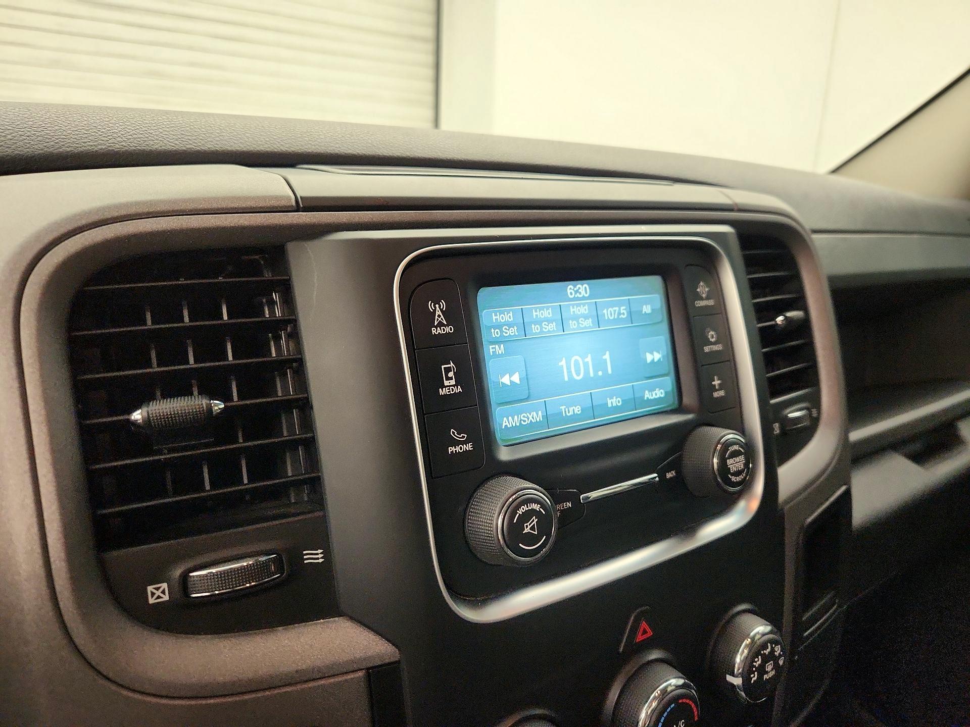 Thumbnail: 2019 RAM 1500 Classic - 15