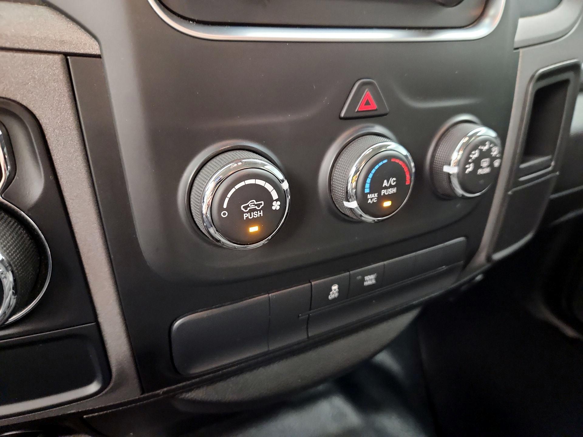 Thumbnail: 2019 RAM 1500 Classic - 16