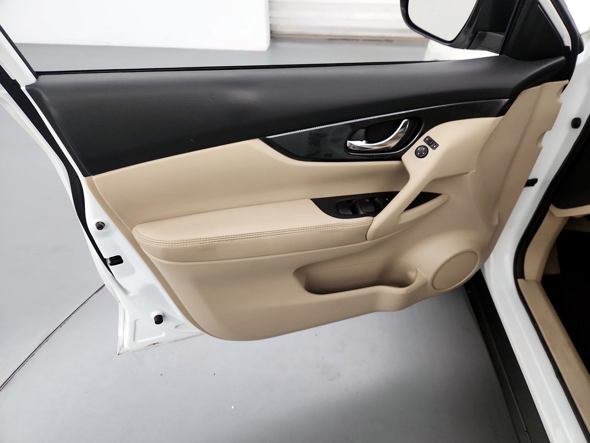 Thumbnail: 2015 Nissan Rogue - 12