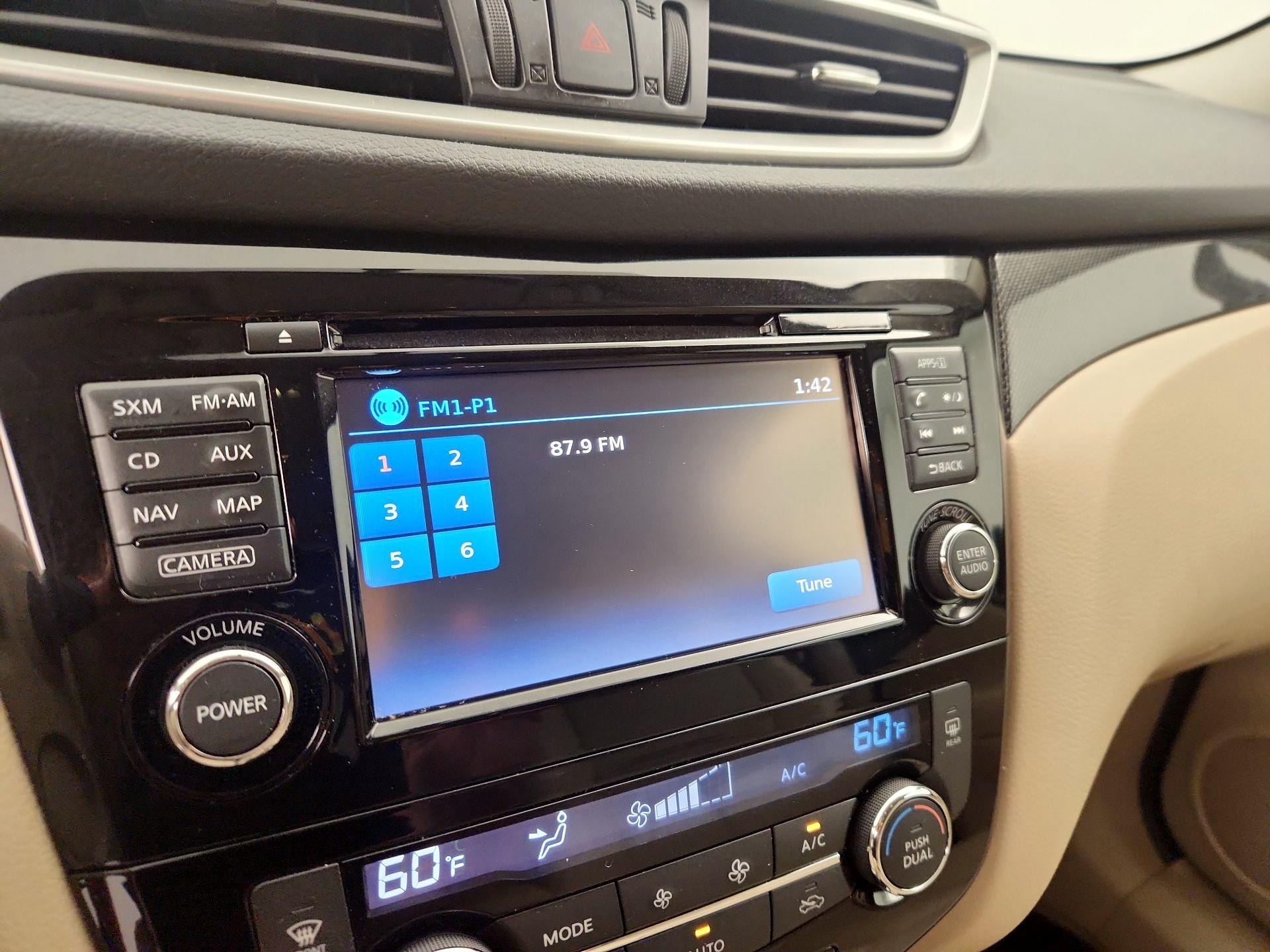 Thumbnail: 2015 Nissan Rogue - 16