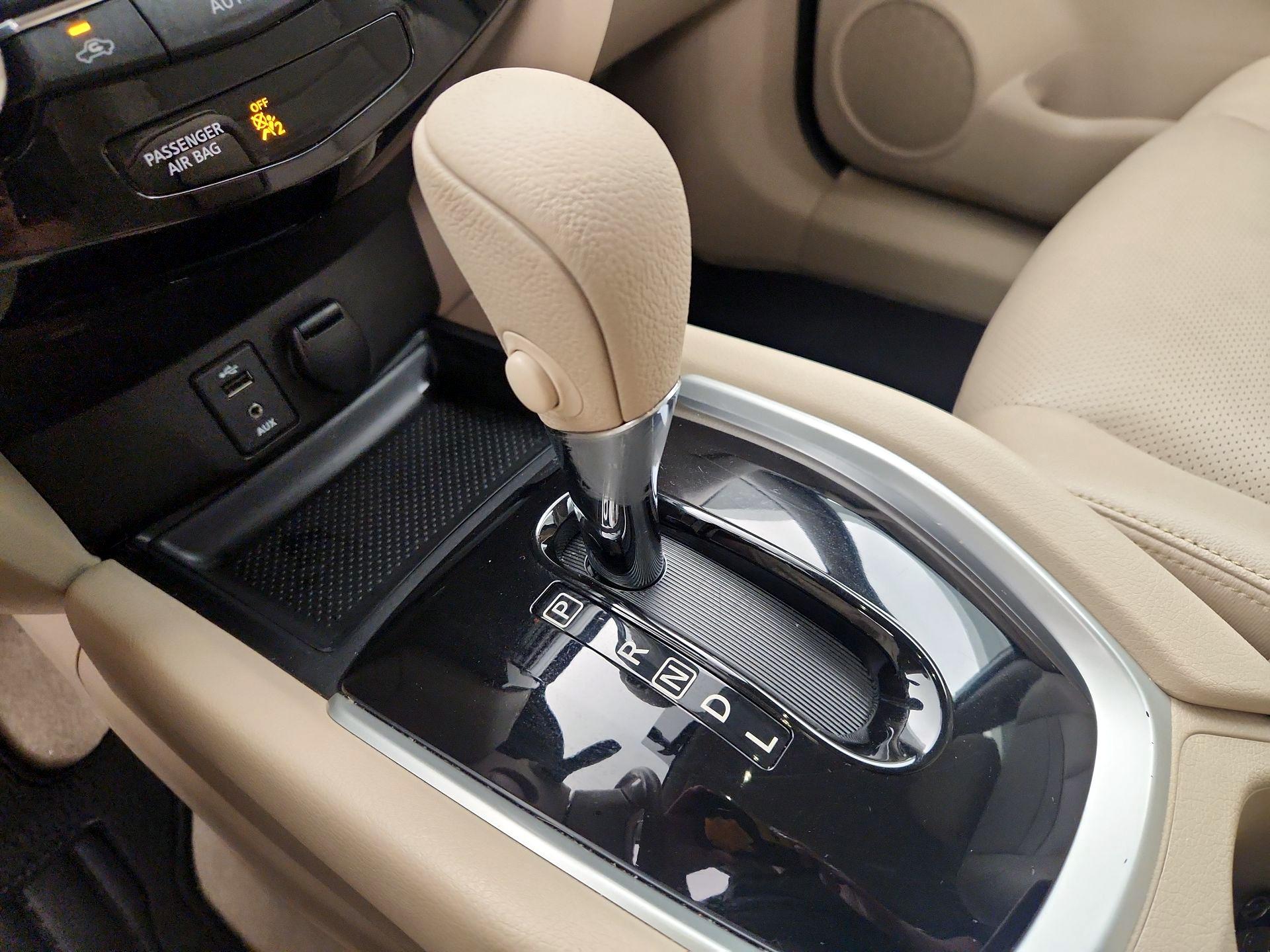 Thumbnail: 2015 Nissan Rogue - 18
