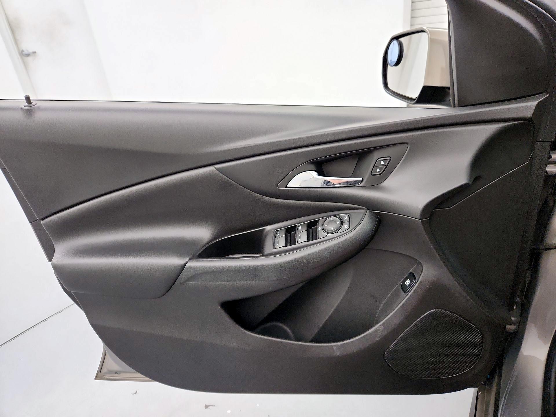 Thumbnail: 2017 Chevrolet Volt - 12