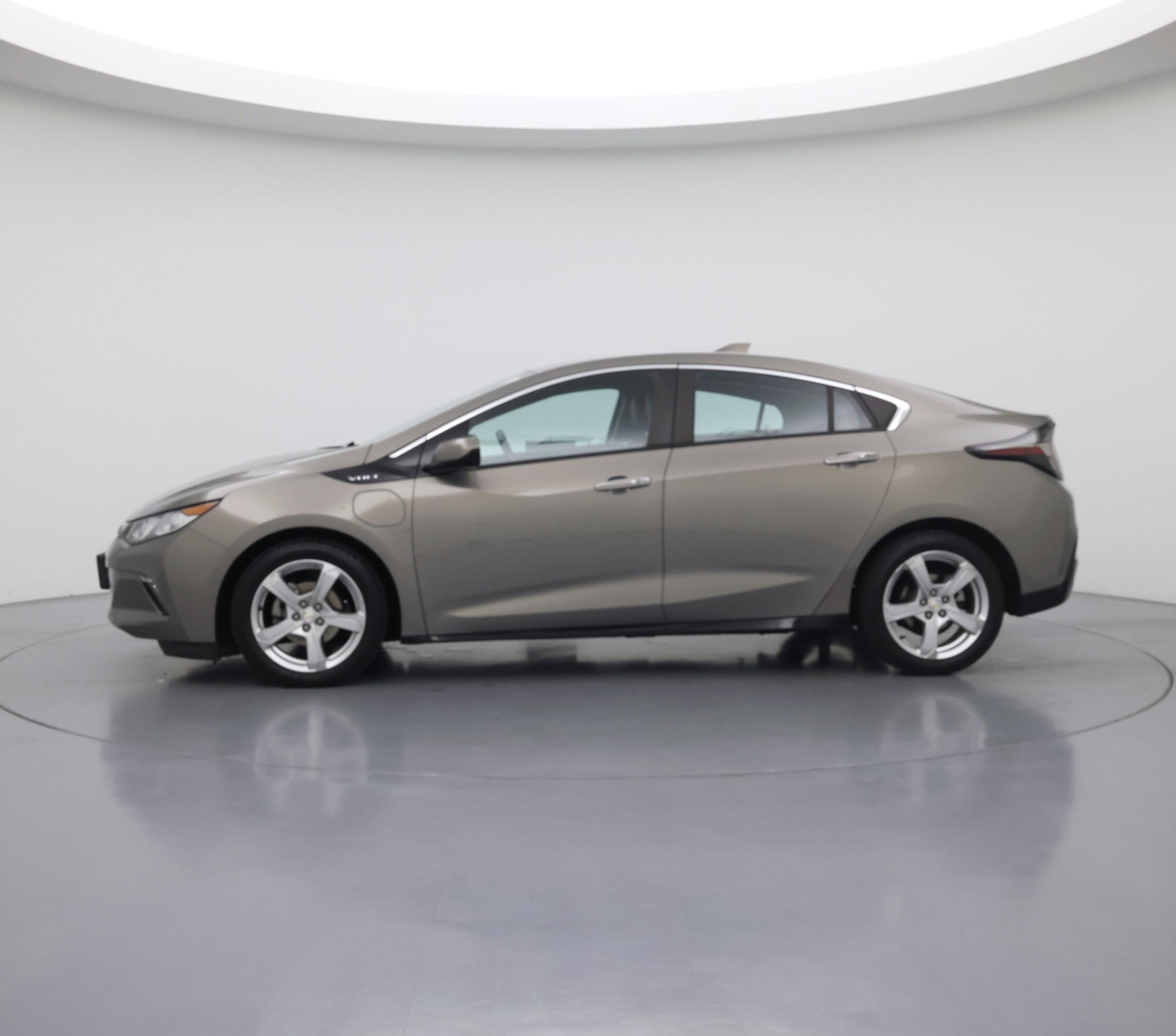 Thumbnail: 2017 Chevrolet Volt - 3