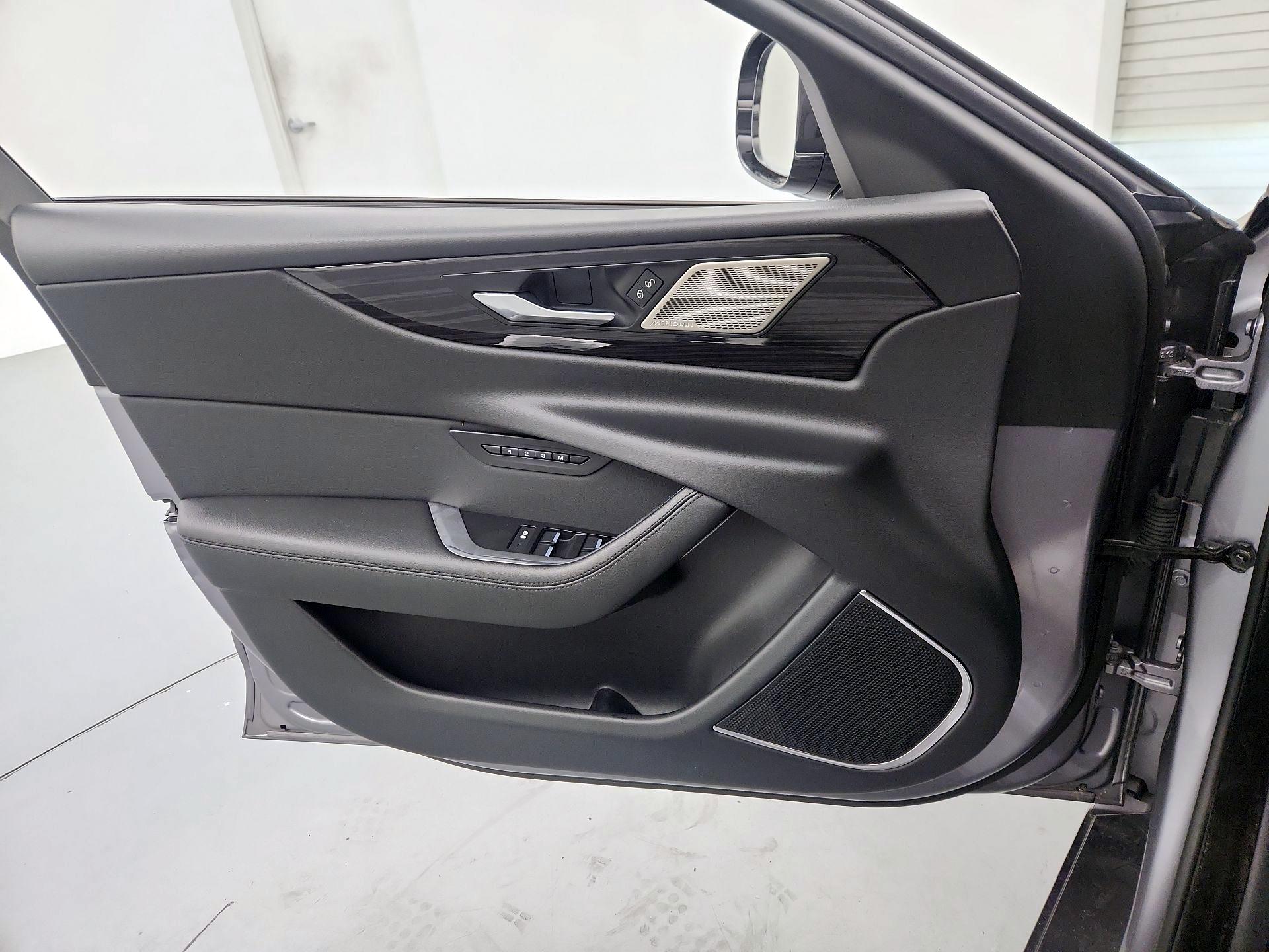 Thumbnail: 2020 Jaguar XE - 12