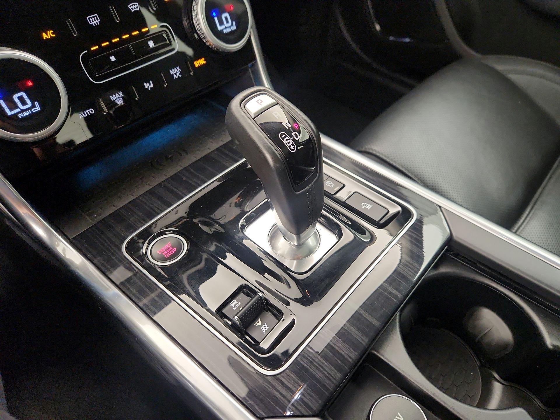 Thumbnail: 2020 Jaguar XE - 18