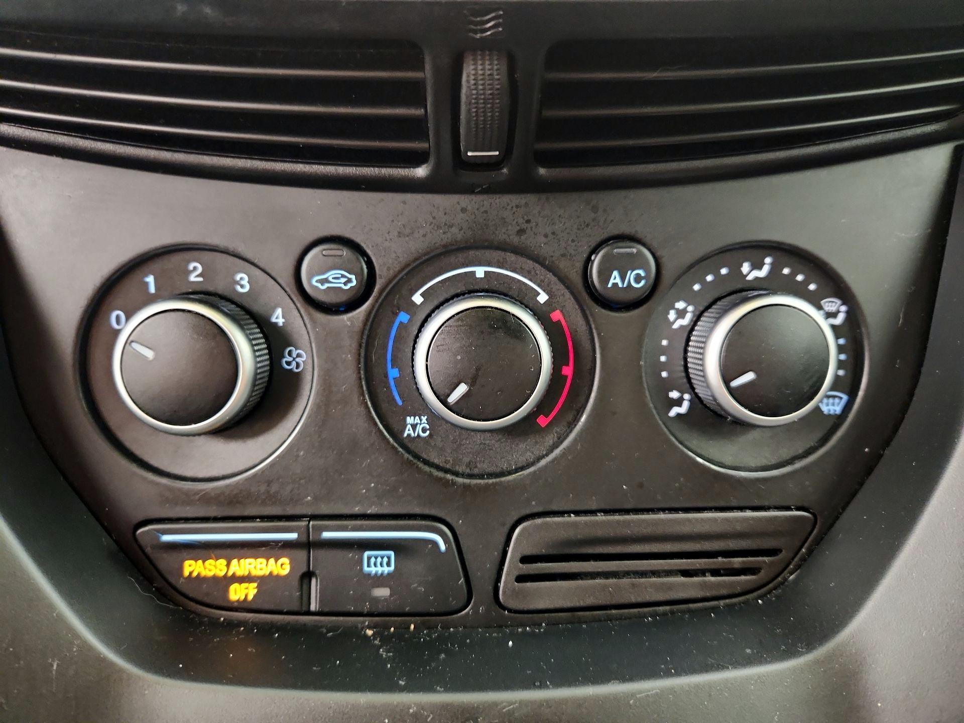 Thumbnail: 2016 Ford Escape - 16