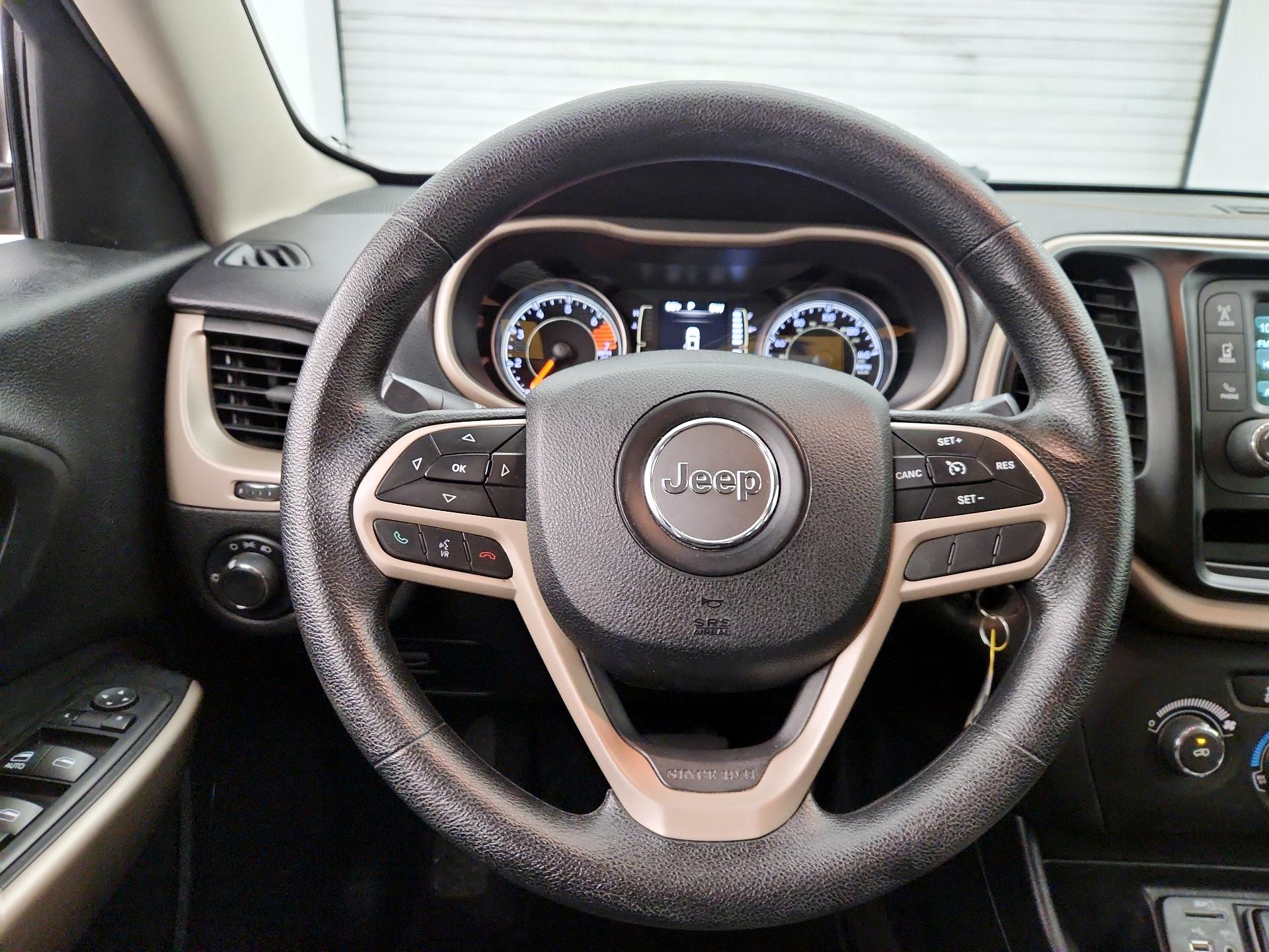 Thumbnail: 2017 Jeep Cherokee - 10