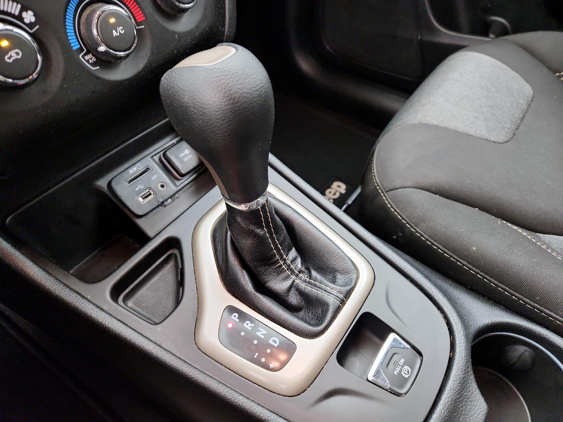 Thumbnail: 2017 Jeep Cherokee - 16