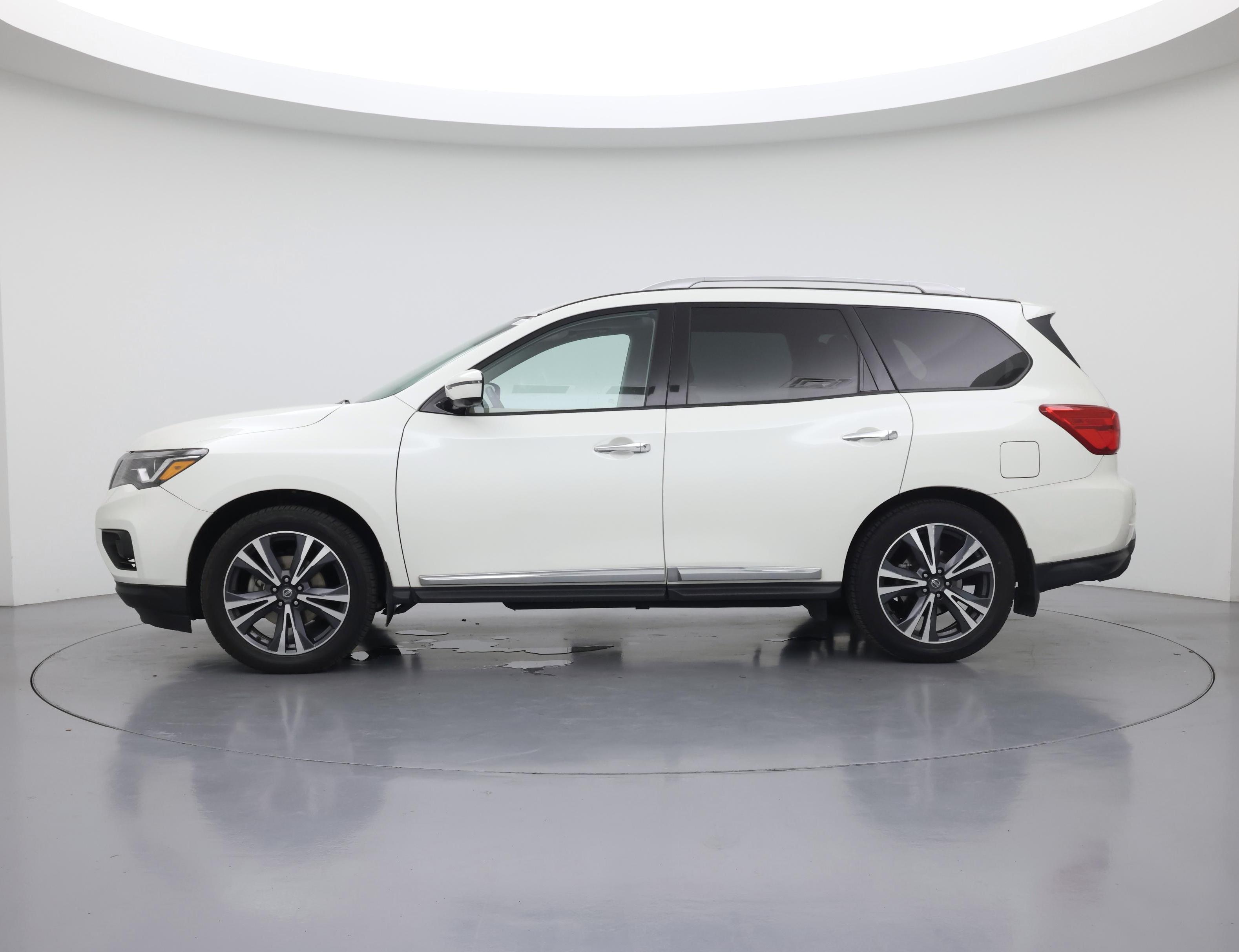 Thumbnail: 2020 Nissan Pathfinder - 3