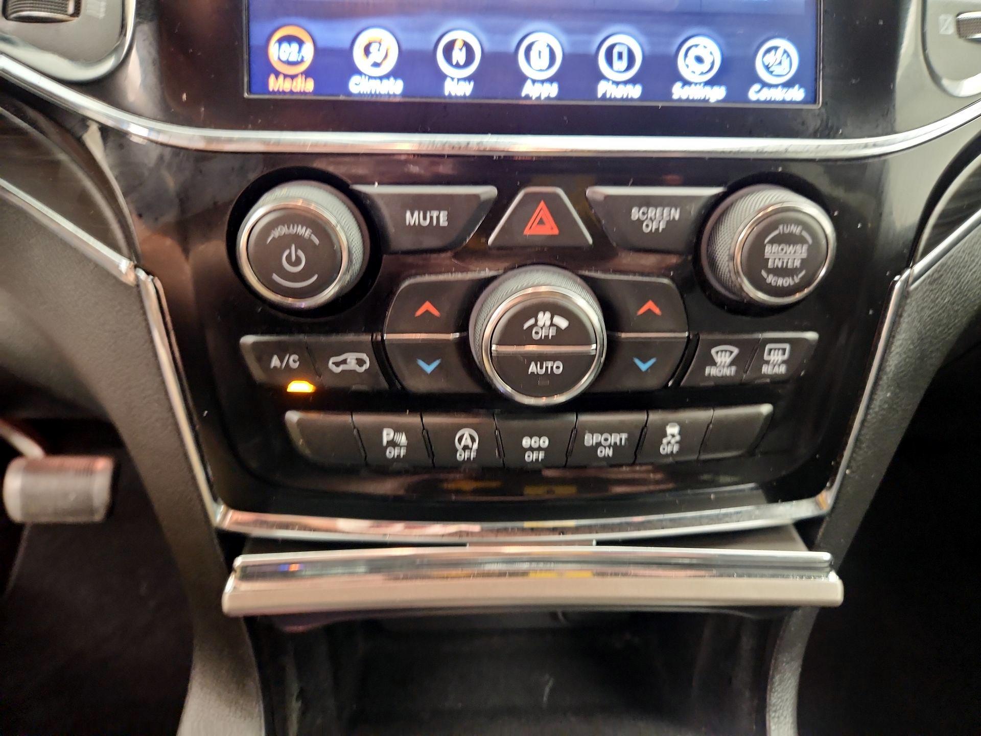Thumbnail: 2020 Jeep Grand Cherokee - 17