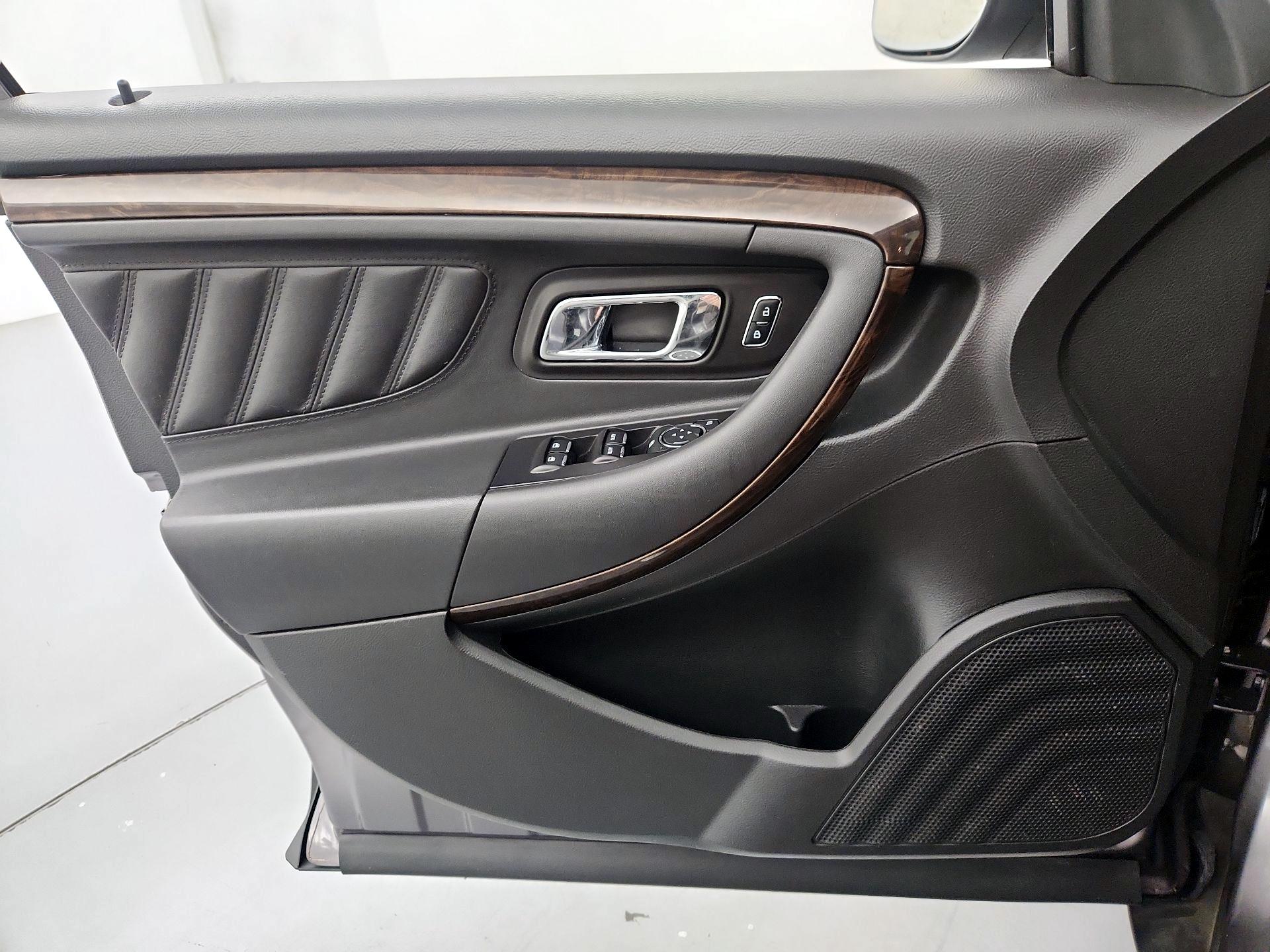 Thumbnail: 2014 Ford Taurus - 12