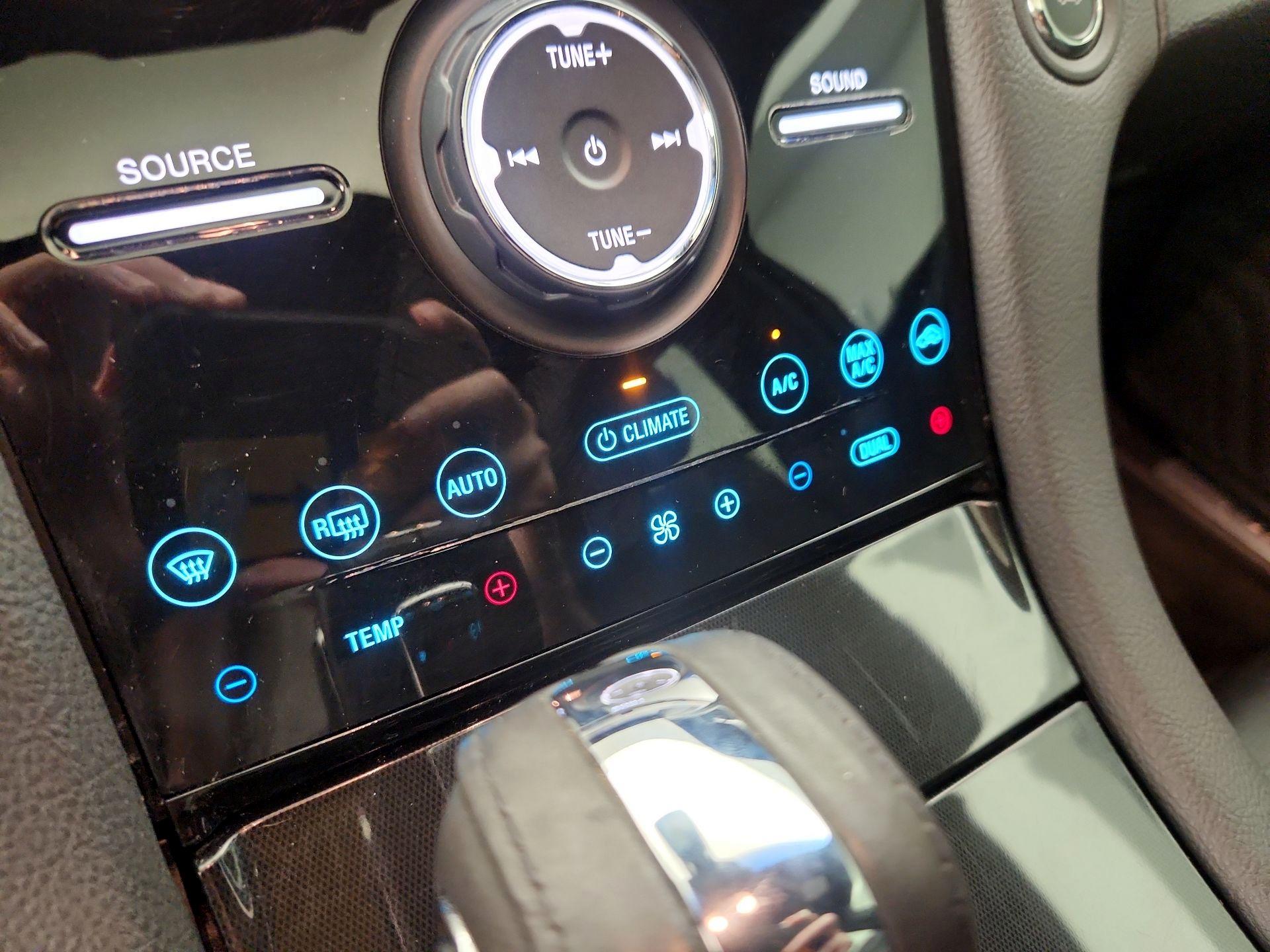 Thumbnail: 2014 Ford Taurus - 16