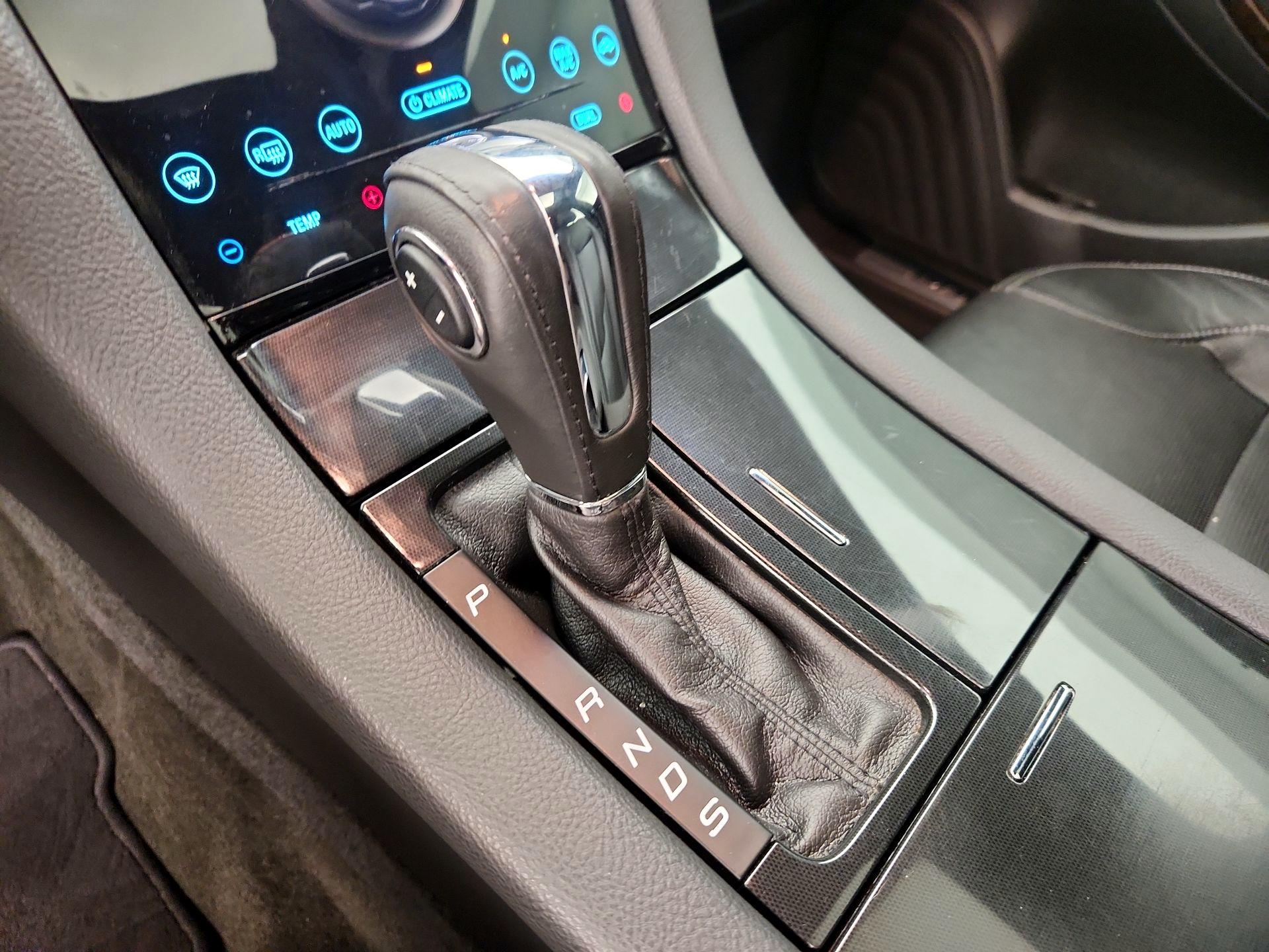 Thumbnail: 2014 Ford Taurus - 17