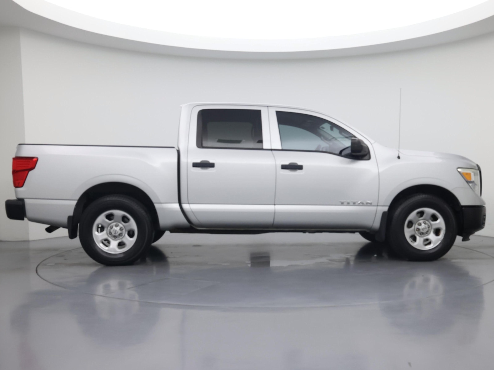 2017 Nissan Titan S - Photo 8
