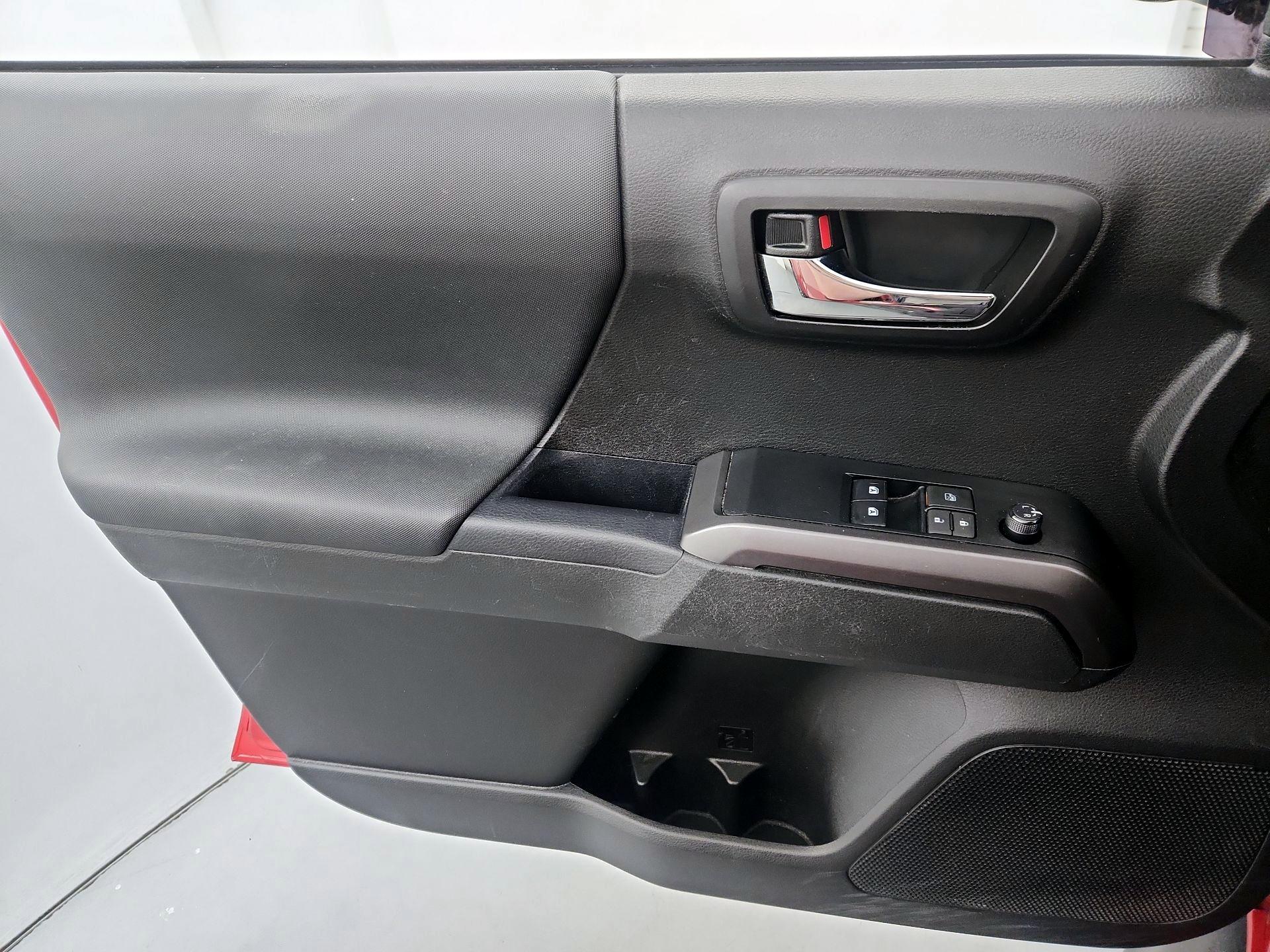 Thumbnail: 2021 Toyota Tacoma - 12