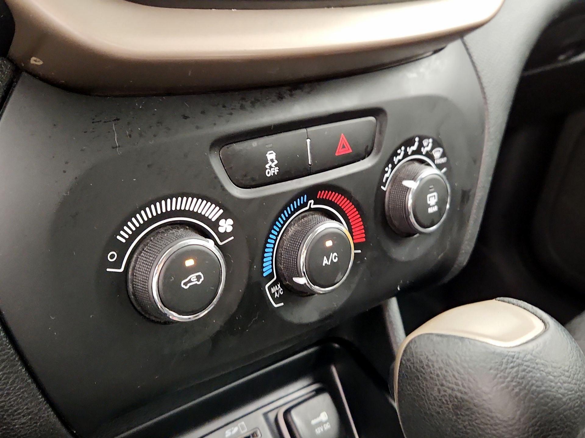 Thumbnail: 2014 Jeep Cherokee - 16