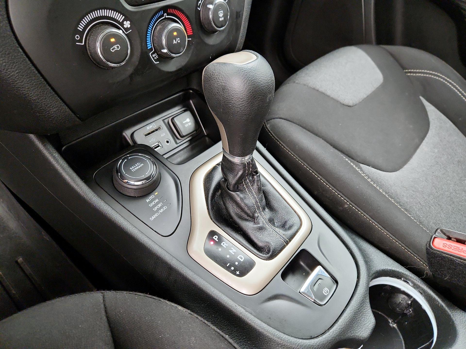 Thumbnail: 2014 Jeep Cherokee - 17