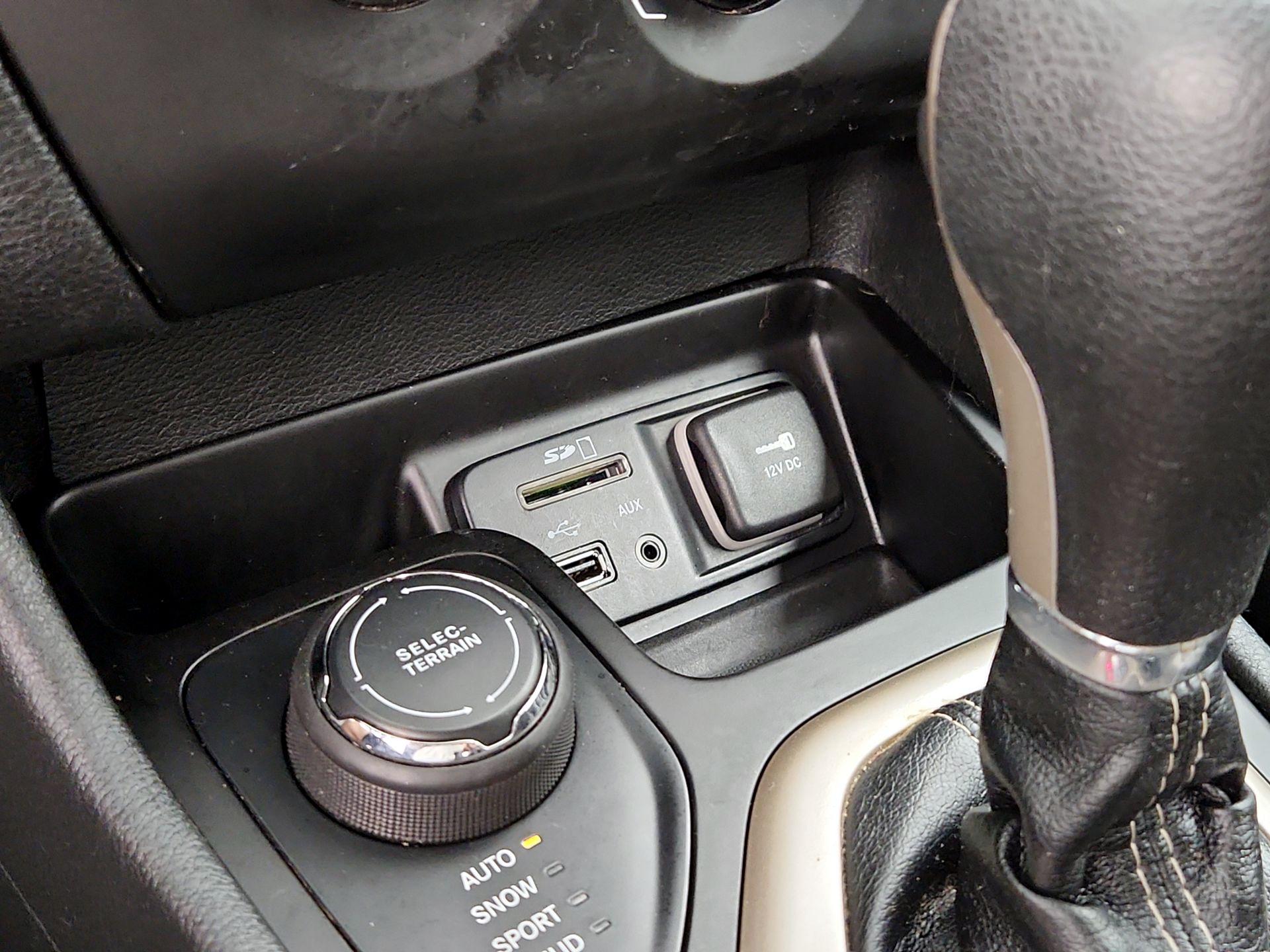 Thumbnail: 2014 Jeep Cherokee - 18