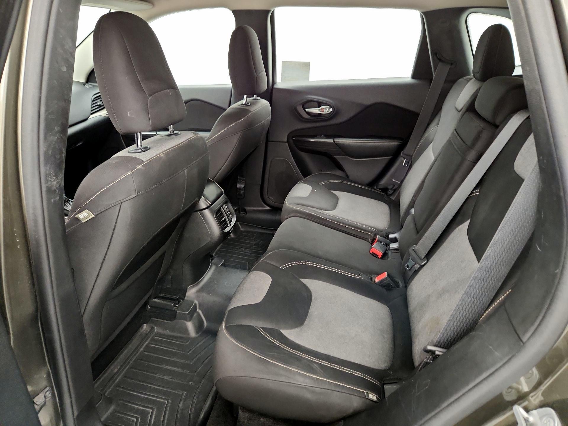 Thumbnail: 2014 Jeep Cherokee - 19