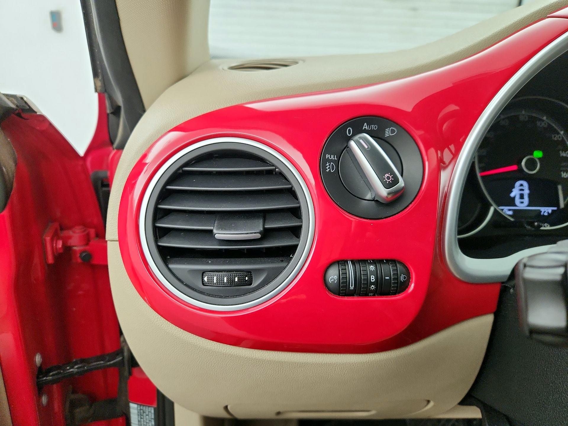 Thumbnail: 2019 Volkswagen Beetle - 13